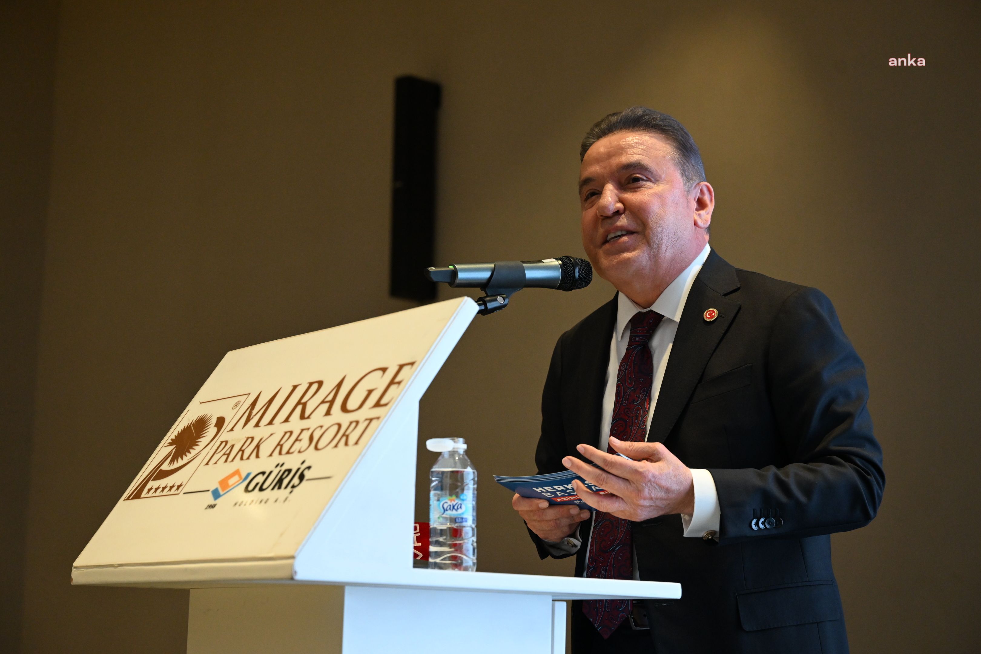 Antalya Büyükşehir Belediye Başkanı Böcek, Kemer'de turizmcilerle buluştu: “Bütüncül bir yaklaşımla hareket edilmesi gerekiyor”