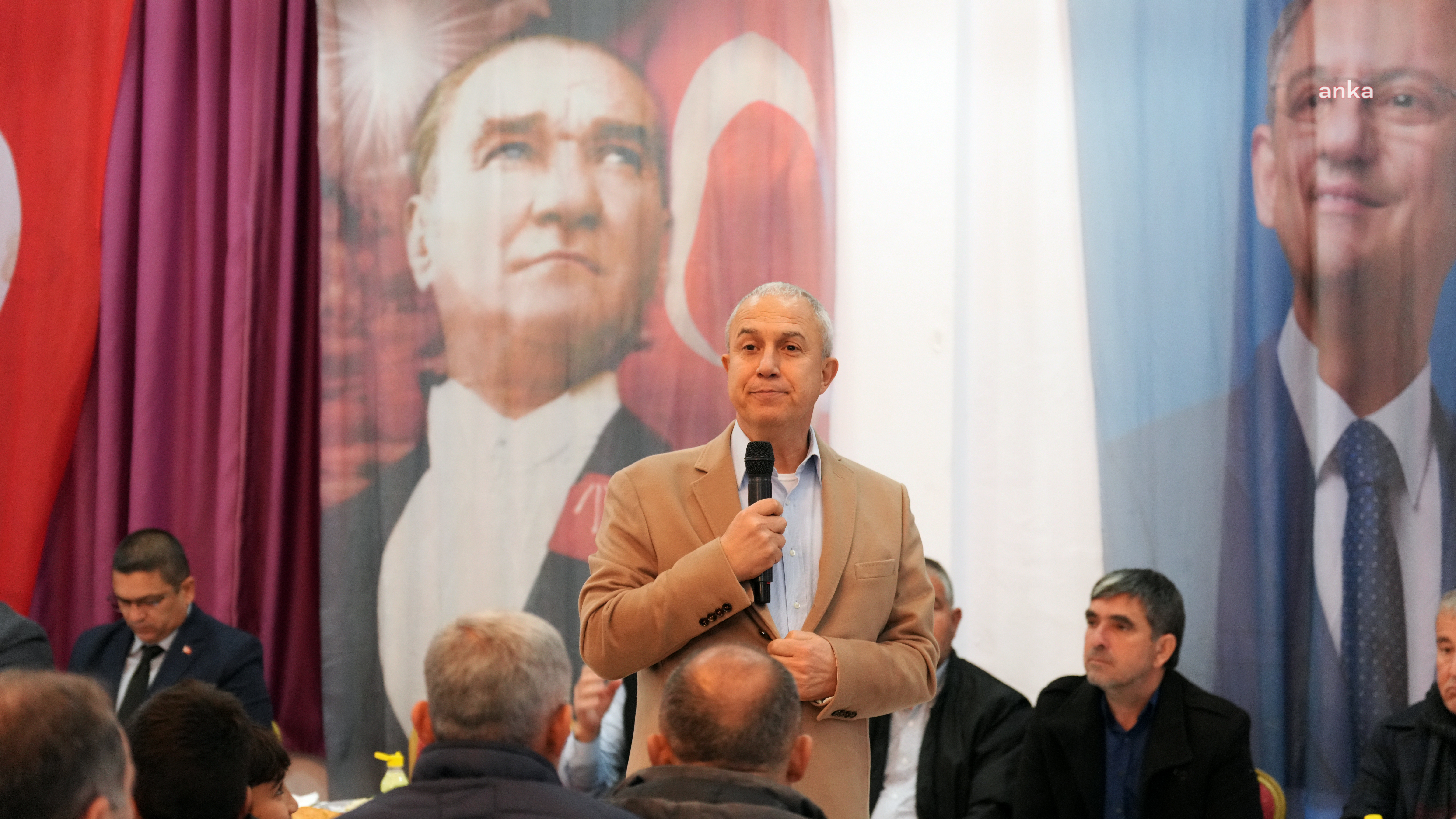 Alanya Belediye Başkanı Özçelik, Toslak Mahallesi’nde düzenlenen etkinlikte vatandaşlarla buluştu