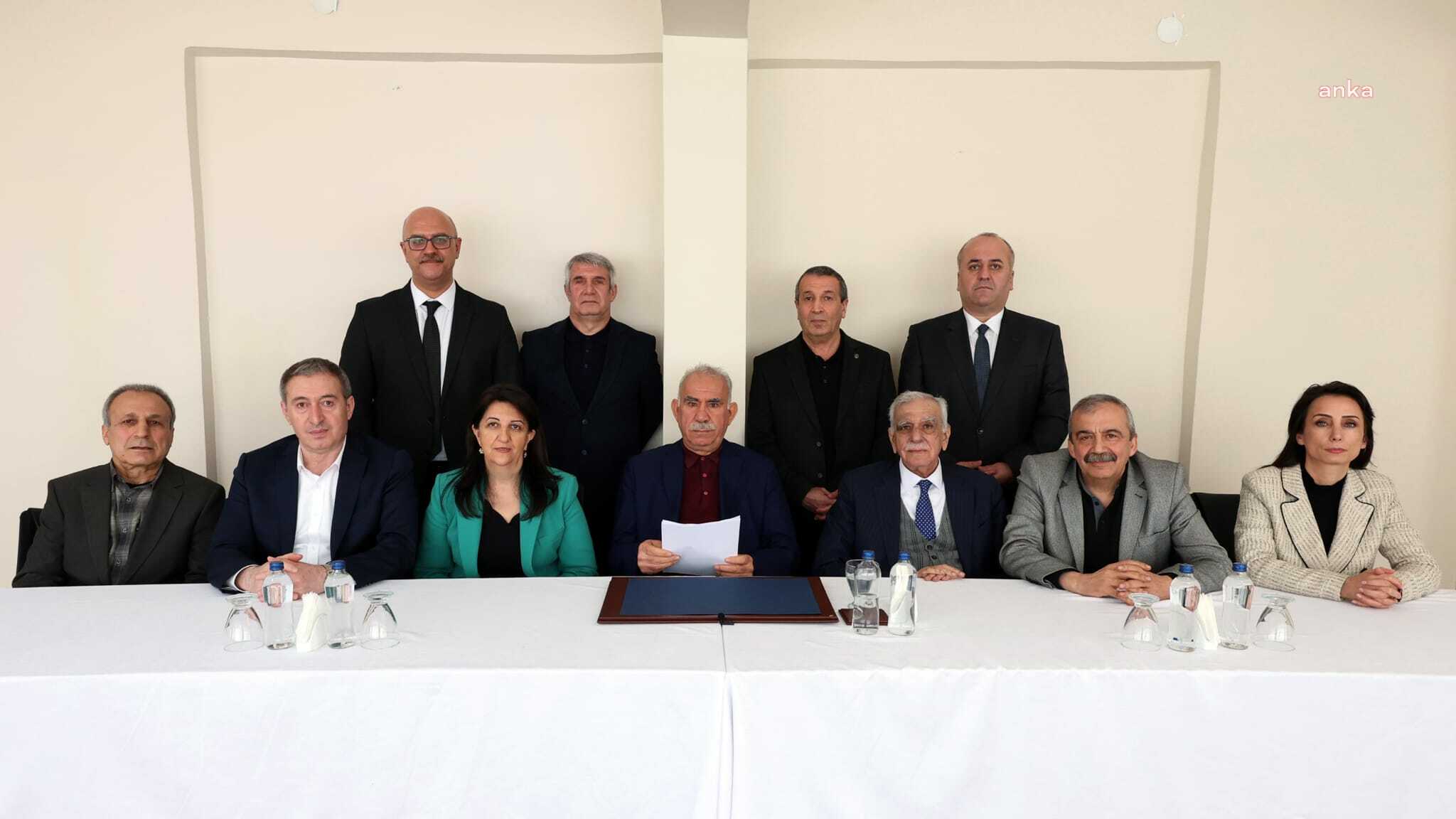 Sırrı Süreyya Önder, Öcalan'ın mesajında yer vermediği notunu paylaştı: "Silahların bırakılması, hukuki boyutun tanınmasını gerektirir"