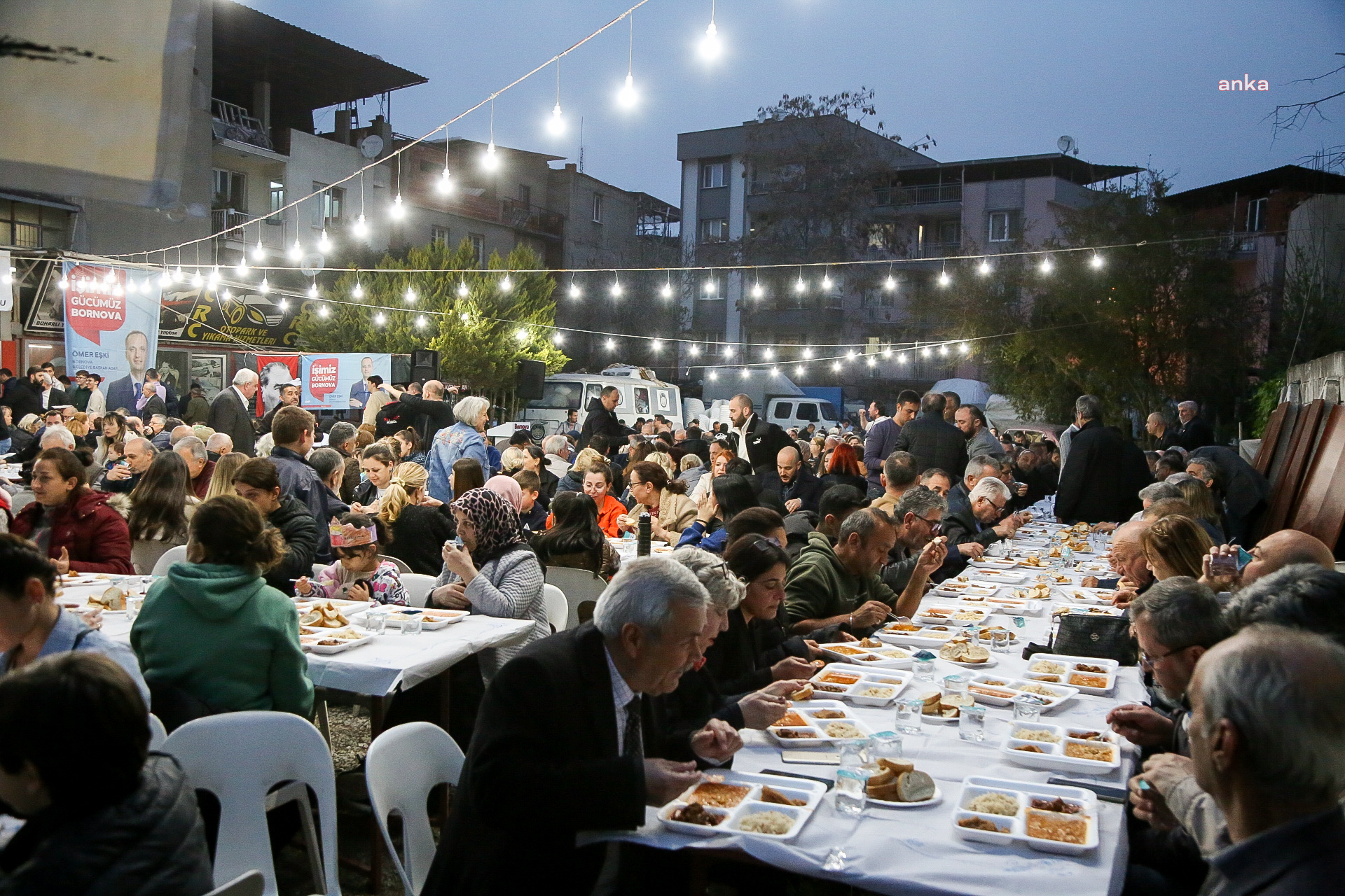 Bornova Belediyesi'nden her gün bin kişiye iftar yemeği