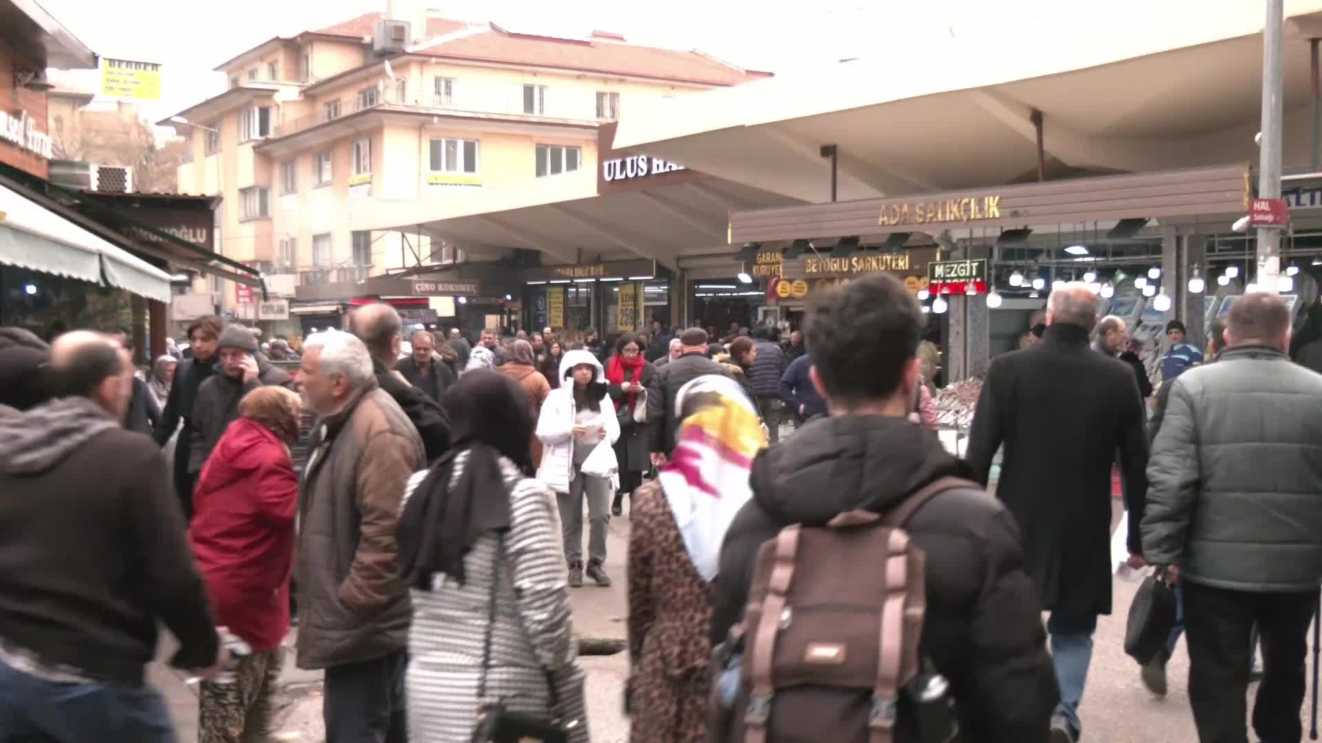 Hayat pahalılığı Ramazan sofralarına da yansıdı: “Yavan ekmek yeriz, pirzola almak zaten imkansız”