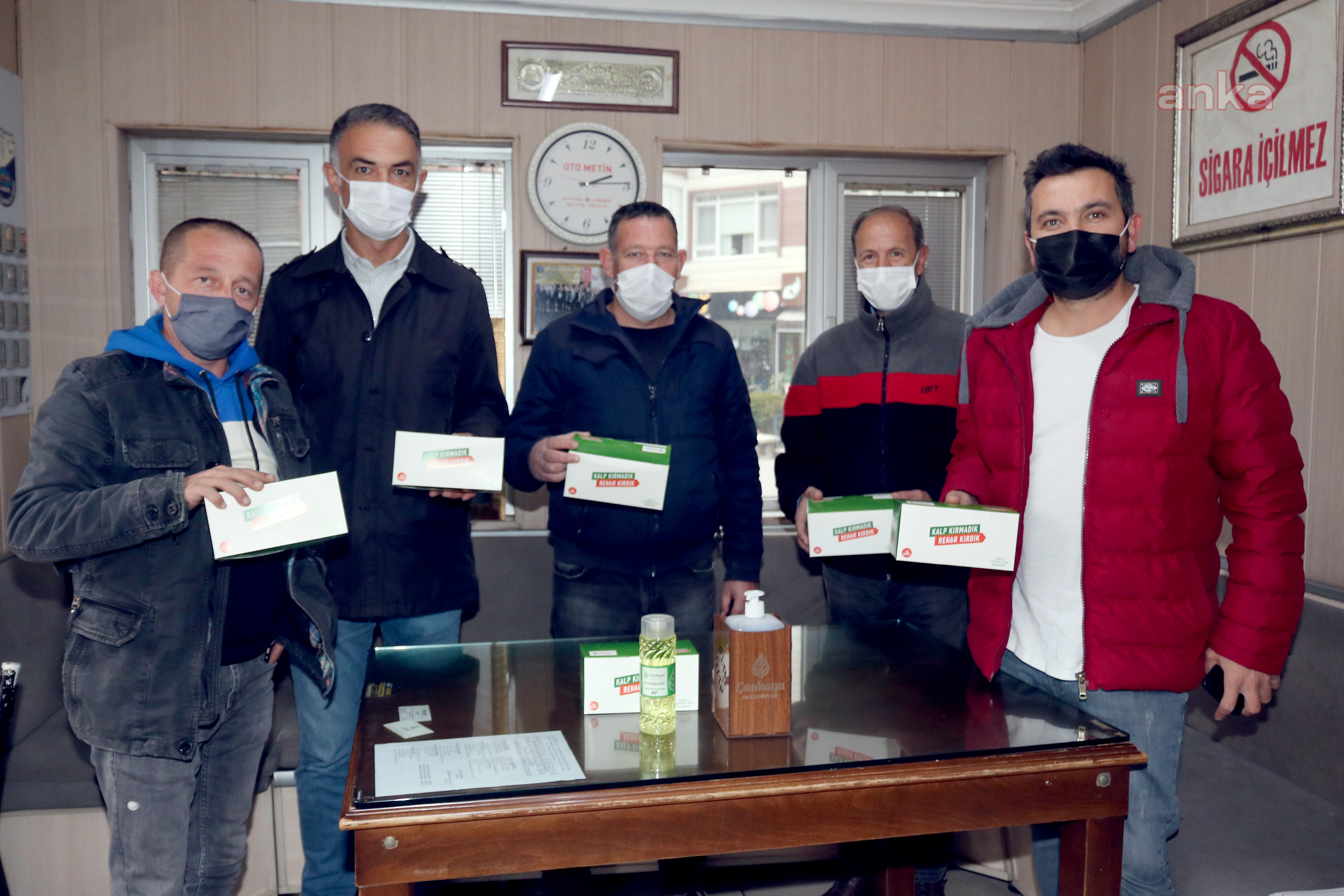 ÇANKAYA BELEDİYESİ MASKE, DEZENFEKTAN VE KOLONYA DAĞITMAYA DEVAM EDİYOR