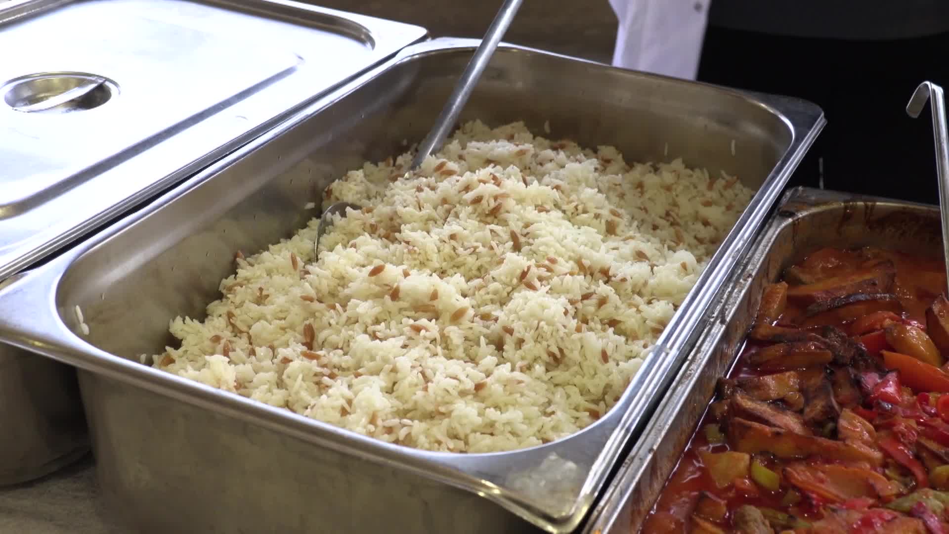 Konak’ta ilk iftar… Konak Belediye Başkanı Mutlu: "Dayanışmayı daha da büyüteceğiz"