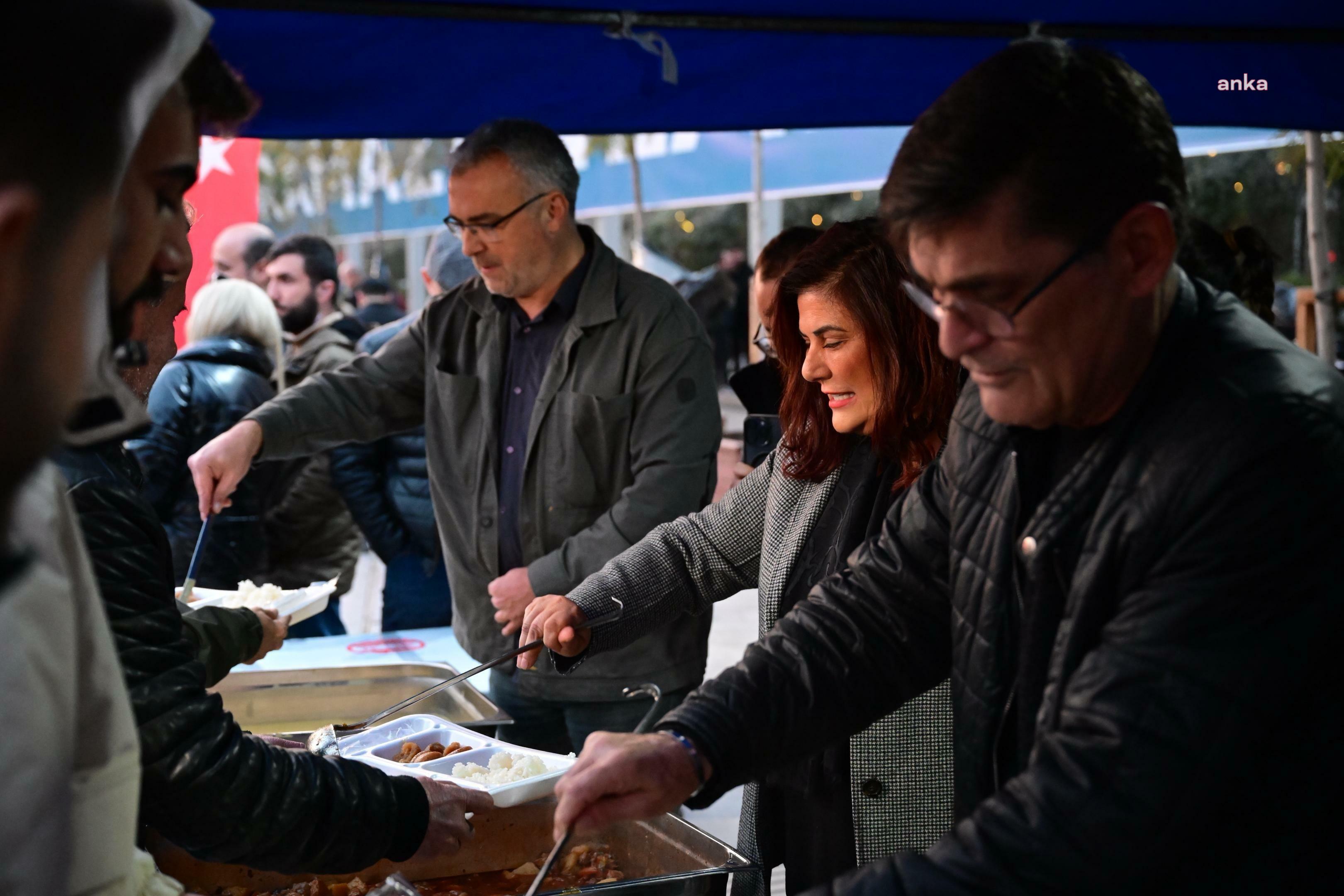 Aydın'da ramazan ayının ilk gününde yedi noktada iftar yemeği verildi