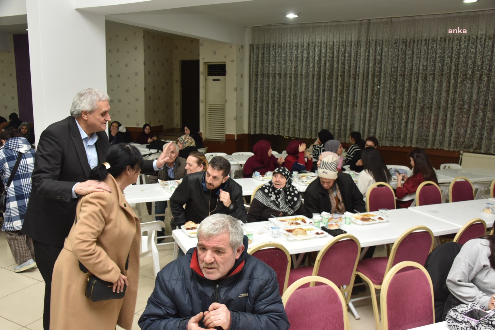 Bozüyük Belediye Başkanı Bakkalcıoğlu, ramazanın ilk iftarını vatandaşlarla yaptı