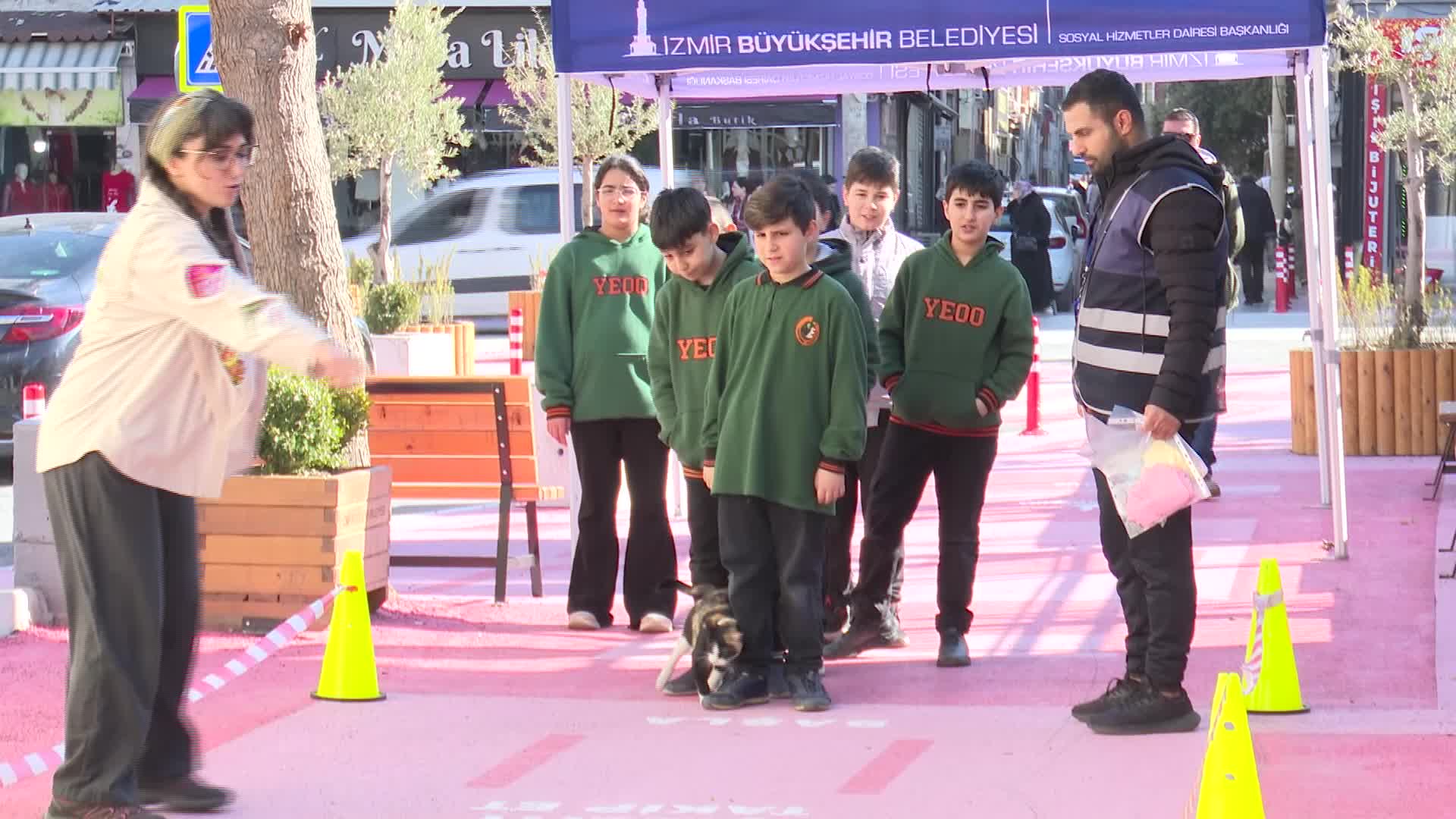 “Güzel İzmir” projesiyle renkli sokaklar, neşeli çocuklar