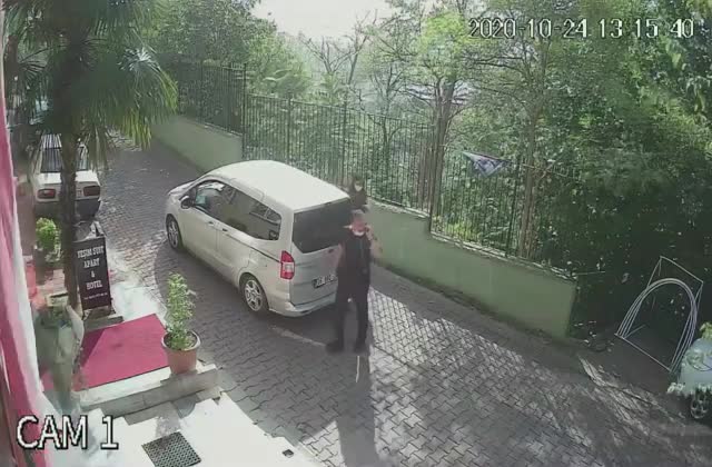 İKİ KADINI EVLİLİK VE FİLMLERDE OYUNCULUK VAADİYLE DOLANDIRAN KİŞİ YAKALANDI