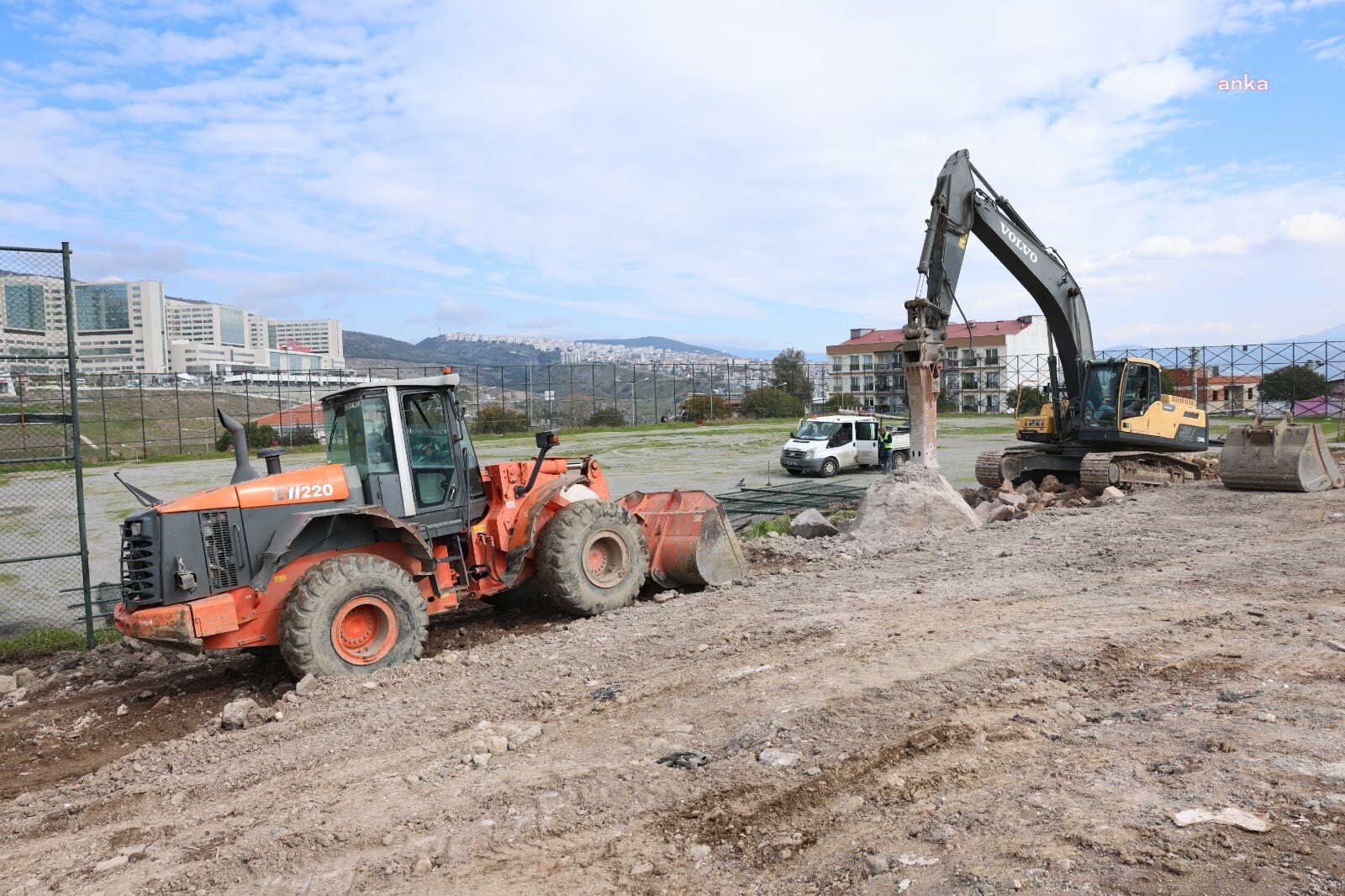 Bayraklı Belediyesi ilçeye yeni spor tesisi daha yapıyor