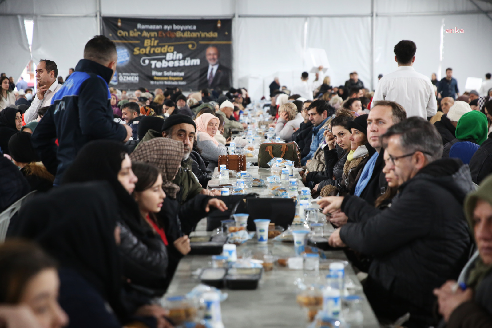 Eyüpsultan Belediyesi ramazan ayı dolayısıyla her gün Reşadiye Ortaokulu'nda bin kişilik yemek verecek