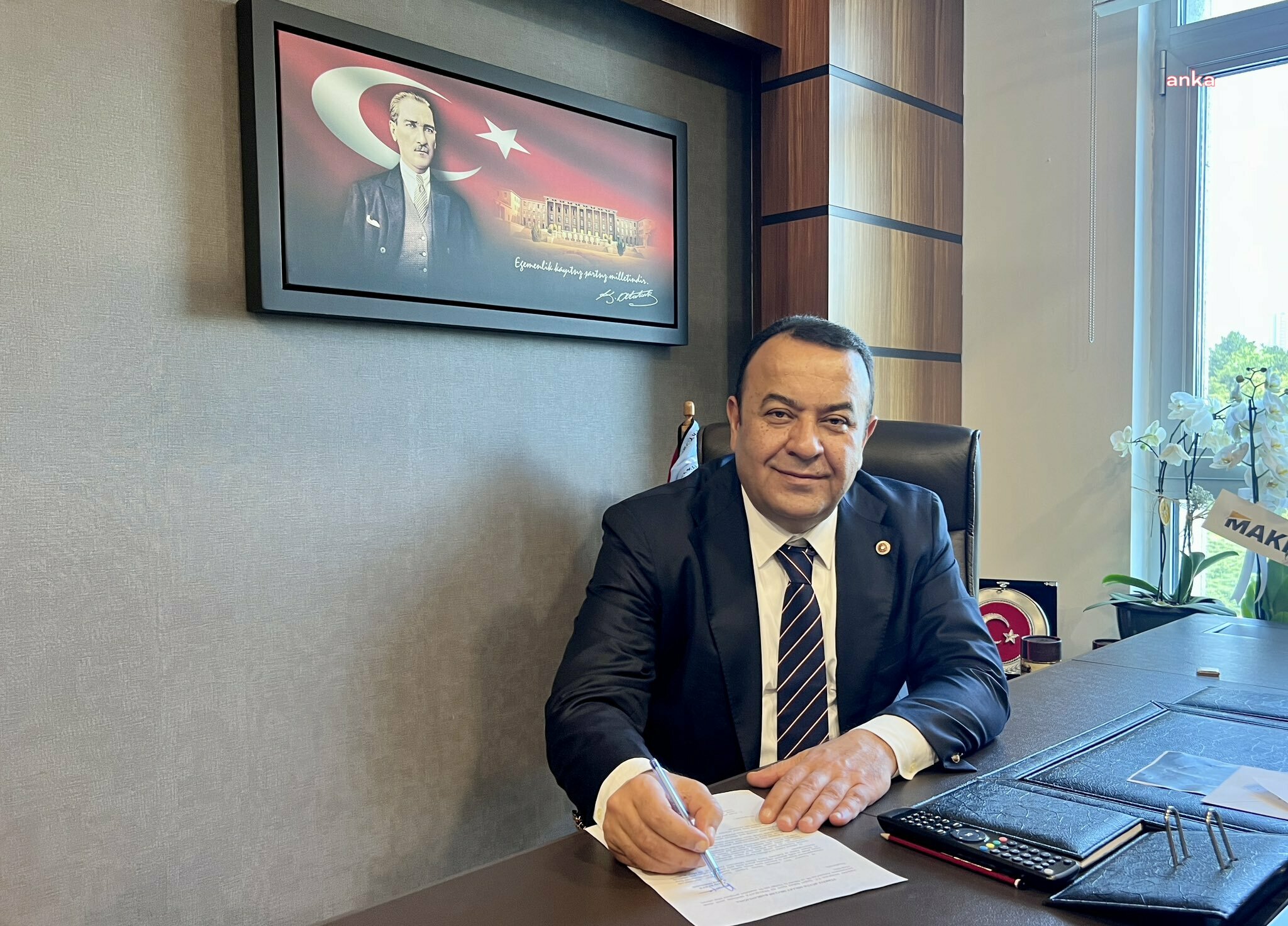 İYİ Parti'den istifa eden Bağımsız Ankara Milletvekili Adnan Beker CHP'ye katılacak