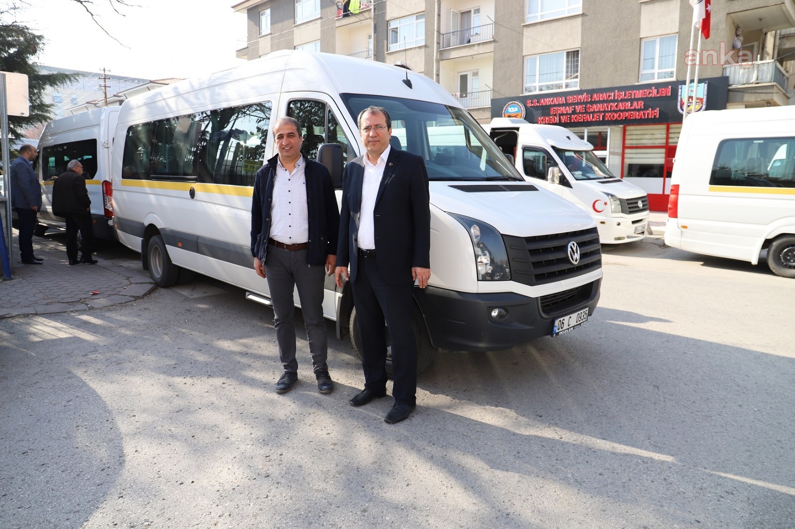 KONTAK KAPATMA NOKTASINA GELEN SERVİSÇİLER: ARAÇLAR FİLYASYON EKİPLERİNCE KULLANILABİLİR
