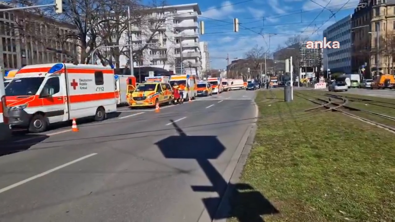 Almanya’nın Mannheim kentinde bir aracın kalabalığın üzerine sürülmesi sonucu bir kişi hayatını kaybetti