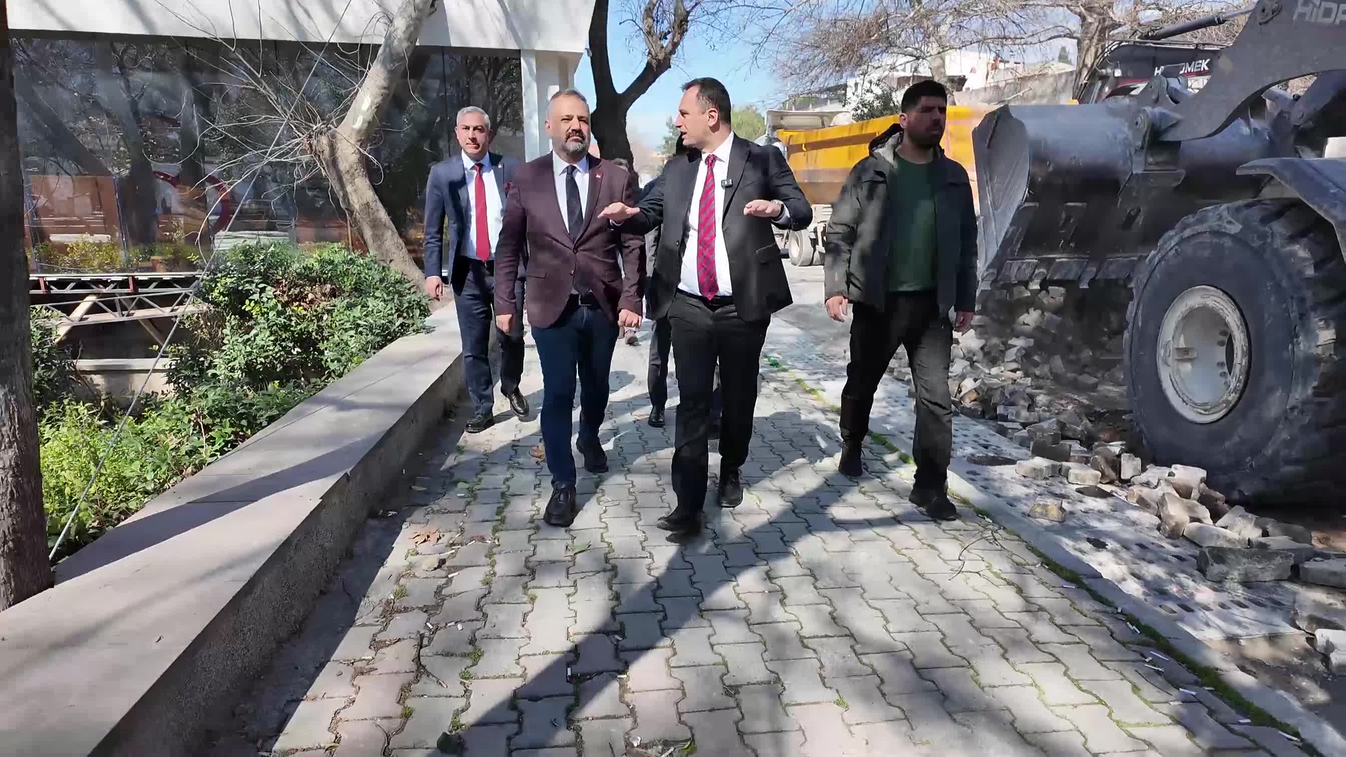 Ömer Eşki projeleri yerinde inceledi: Bornova’da 7/24 dönüşüm mesaisi