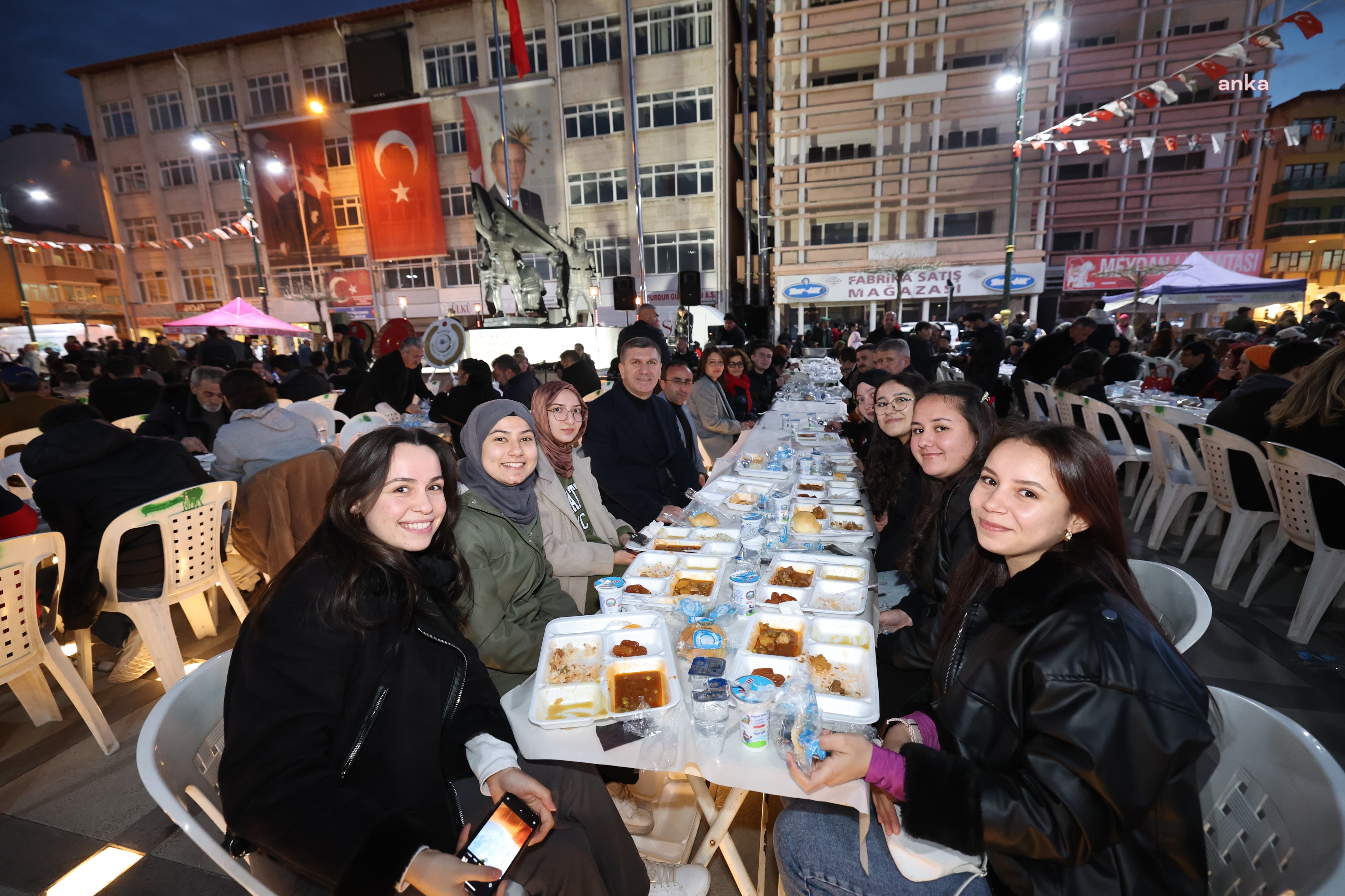 Burdur Belediyesi’nin geleneksel Gönül Sofrası'nda binlerce kişi buluştu