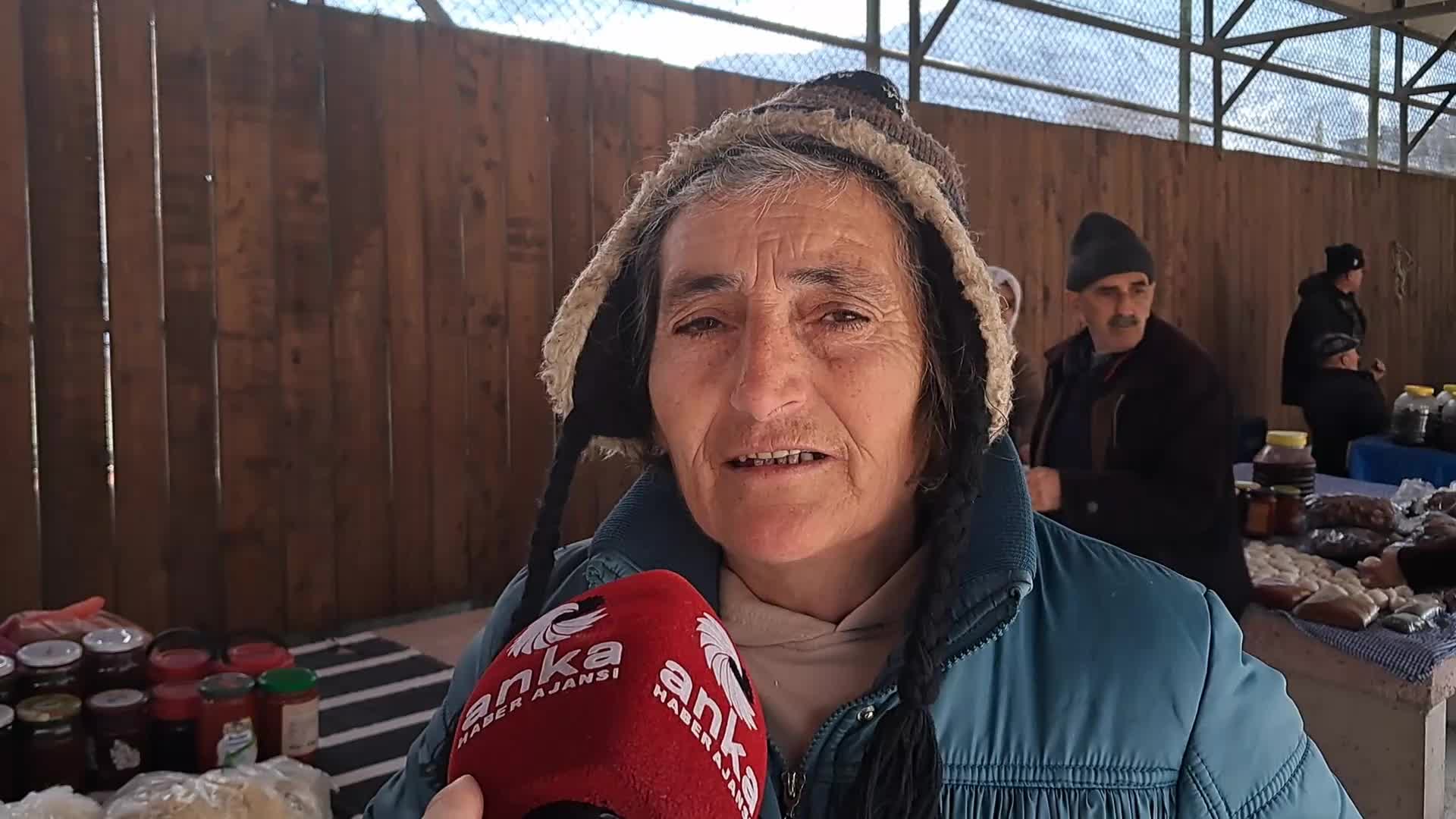 8 Mart'ın emekçi kadınları... Ardanuçlu pazarcı kadınlar: "Kadınlar çalışmalı, erkeğin eline bakmakla olmaz"