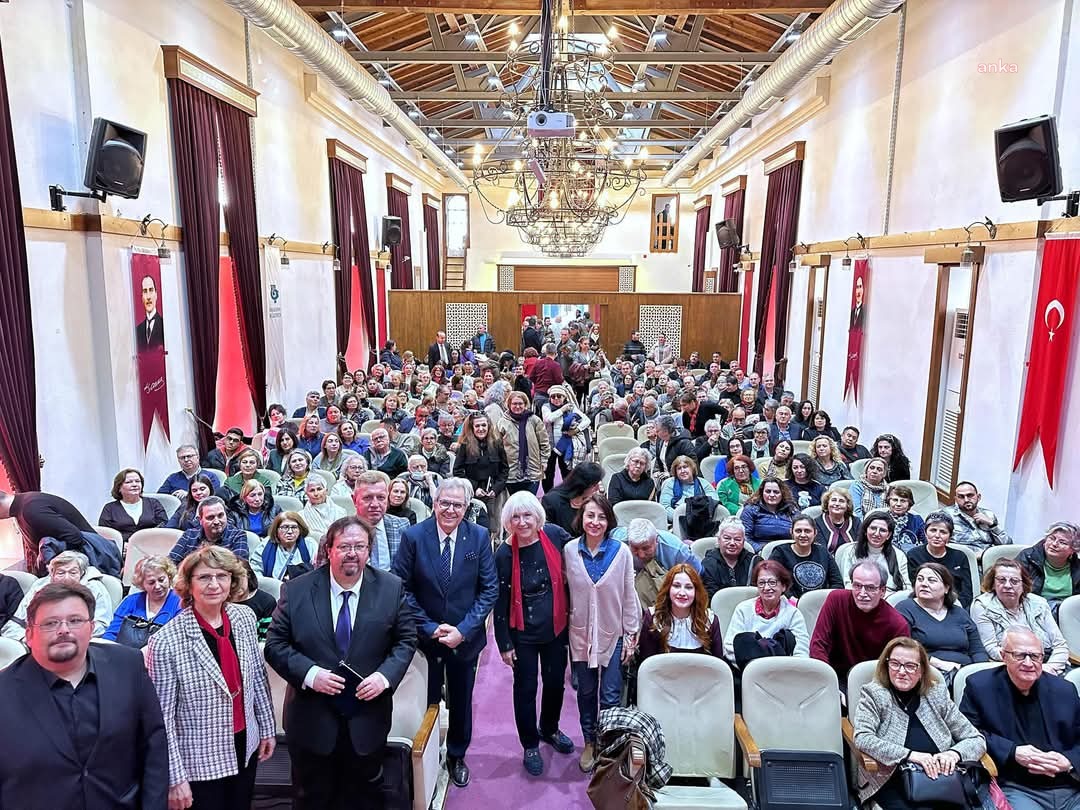 Gazeteci yazar Banu Avar, Bandırma’da söyleşiye katıldı