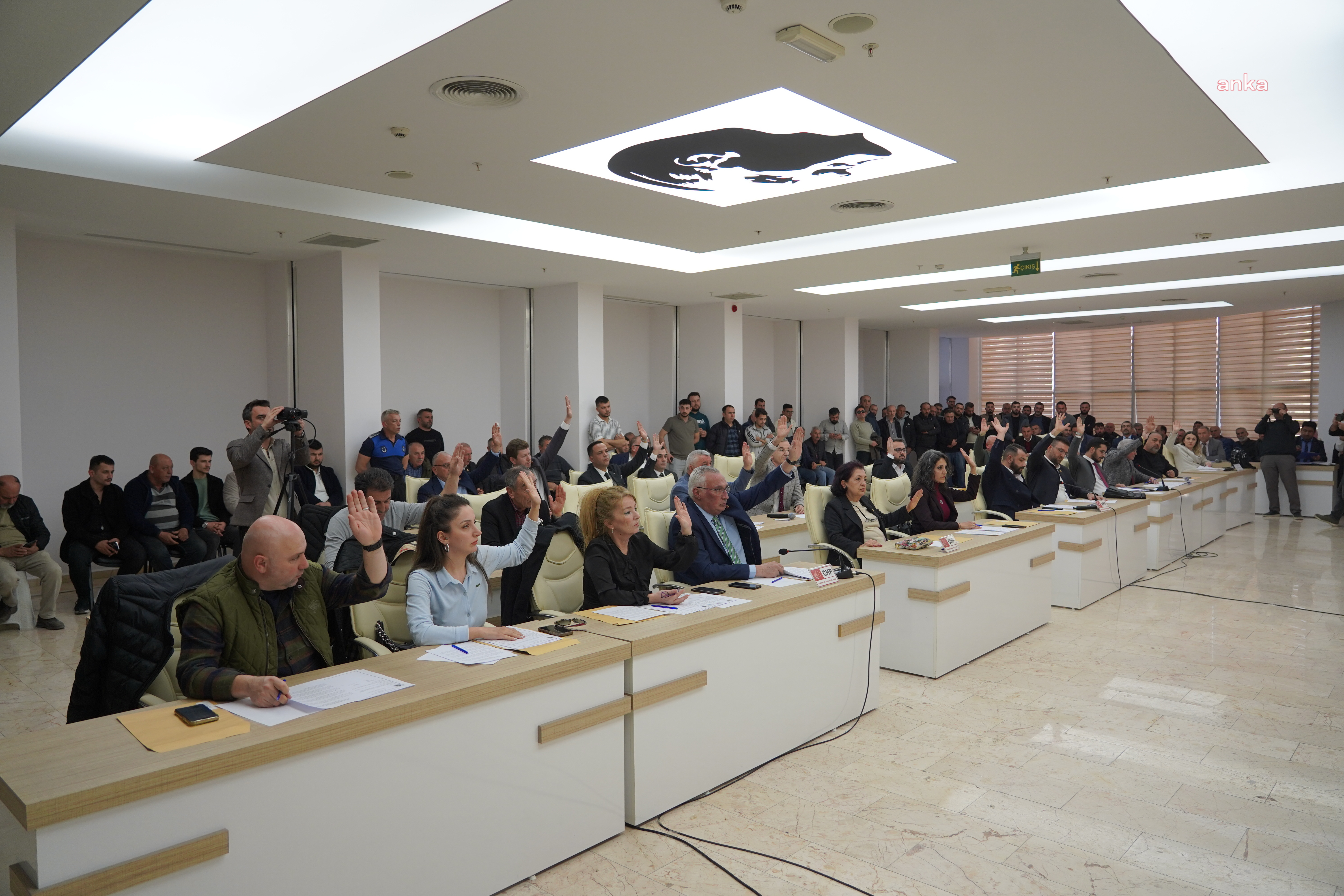Bilecik Belediye Meclisi, öğrenci biletinde indirime gitti, toplantıyı basan dolmuşçular karara tepki gösterdi