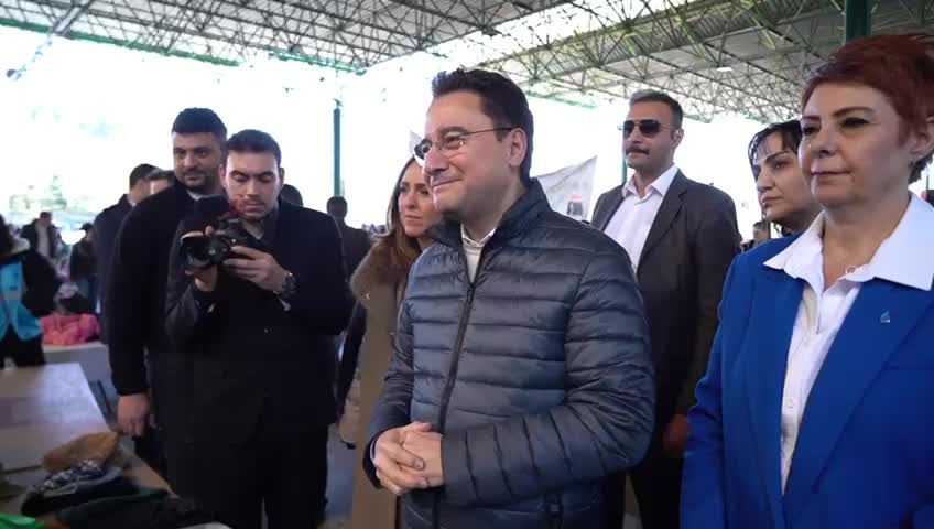 Yurttaş pazarda Babacan'a “Fren Ali“ diye seslendi... Babacan: "Ne el freni ne ayak freni kaldı ülke tepetaklak gidiyor"