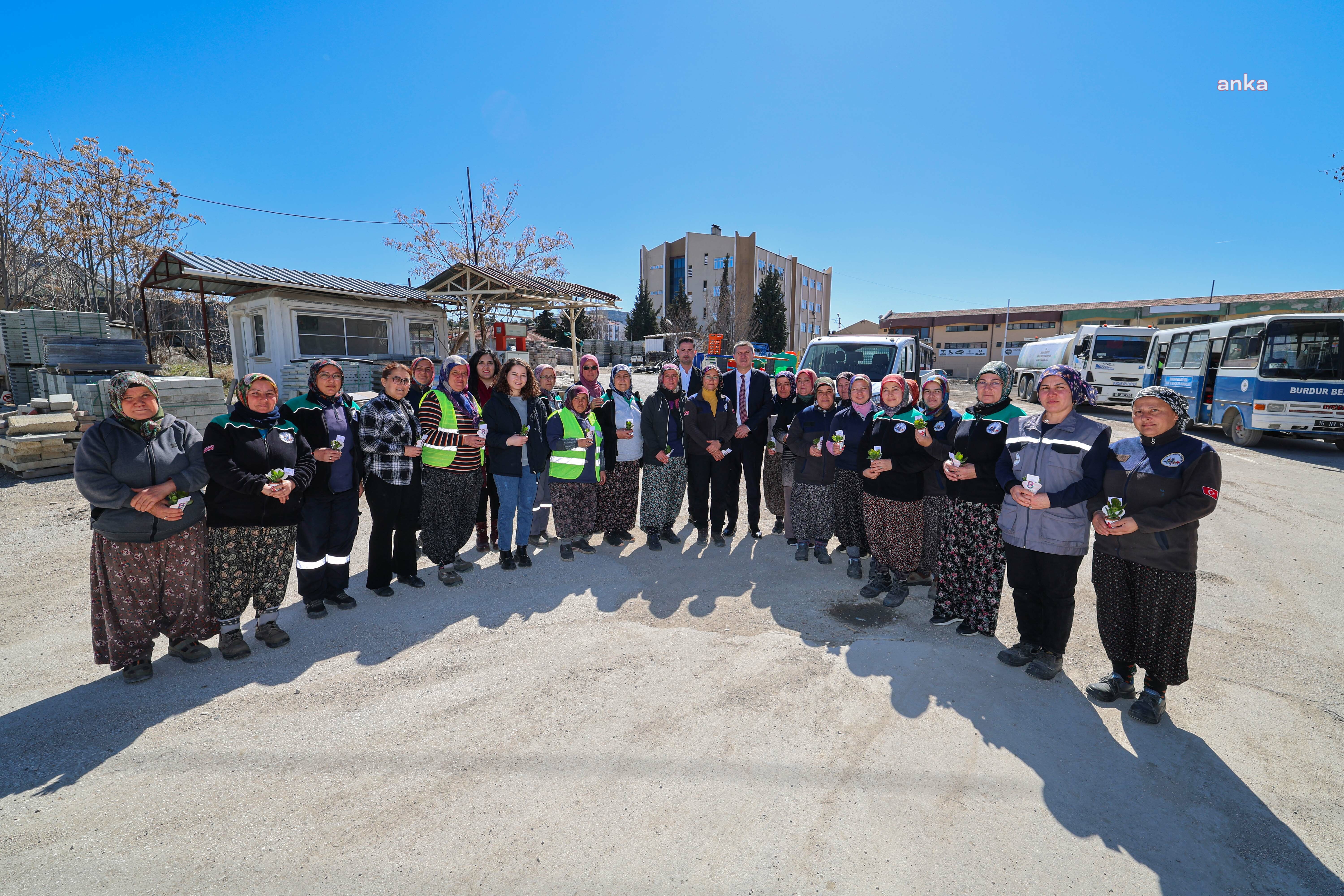 Burdur Belediye Başkanı Ercengiz, kadın personelin Dünya Emekçi Kadınlar Günü’nü kutladı