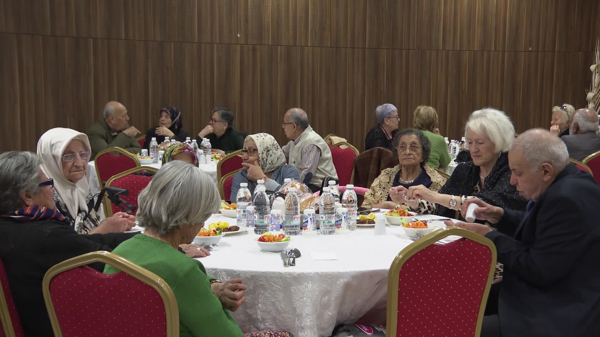 İzmir Büyükşehir Belediyesi'nden huzurevinde iftar buluşması