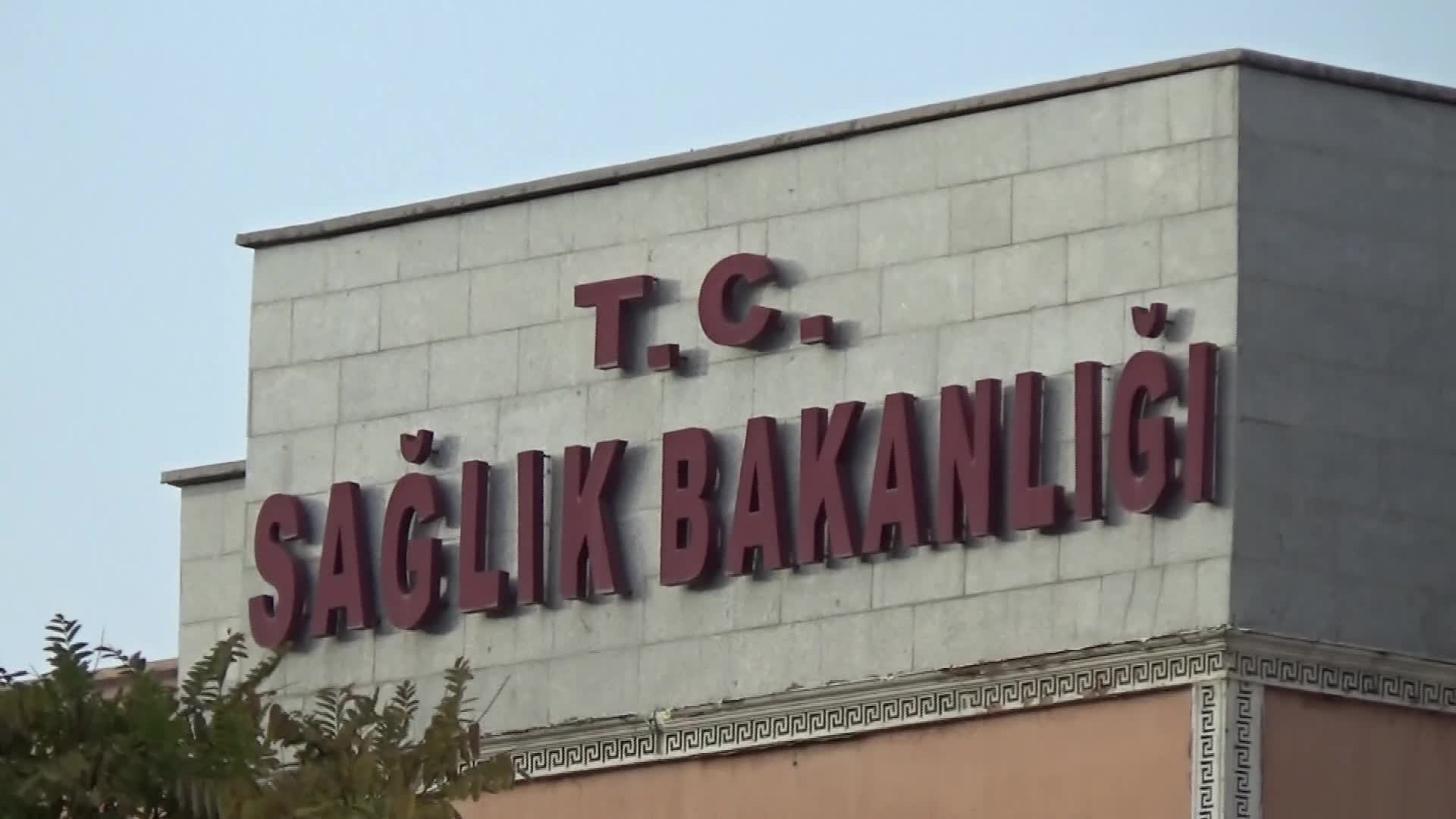 İHMALLER SONUCU COVİD-19'DAN ÖLEN BEBEĞİN ÖLÜM RAPORUNDA "DOĞAL ÖLÜM" YAZILDI! ACILI ANNE TEPKİLİ: ÇOCUĞUM MAKİNE YÜZÜNDEN HAYATINI KAYBETTİ