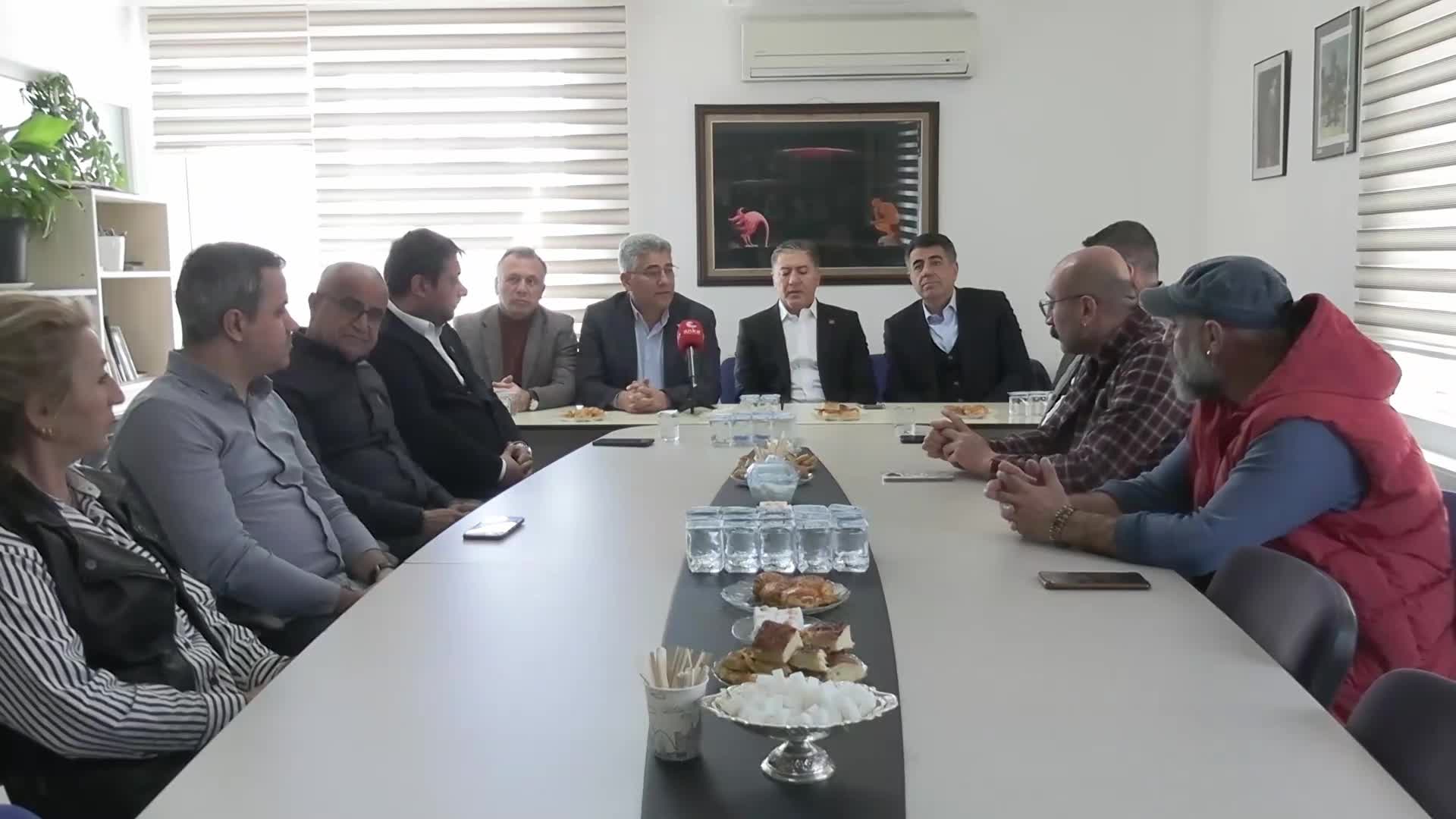 CHP’li Emir: “Tüm dünyaya ‘Biz ne dersek Colani yapacak’ diyenler bugün kıllarını kıpırdatmıyorlar, oradaki Alevi katliamını adeta teşvik eder konumdalar””