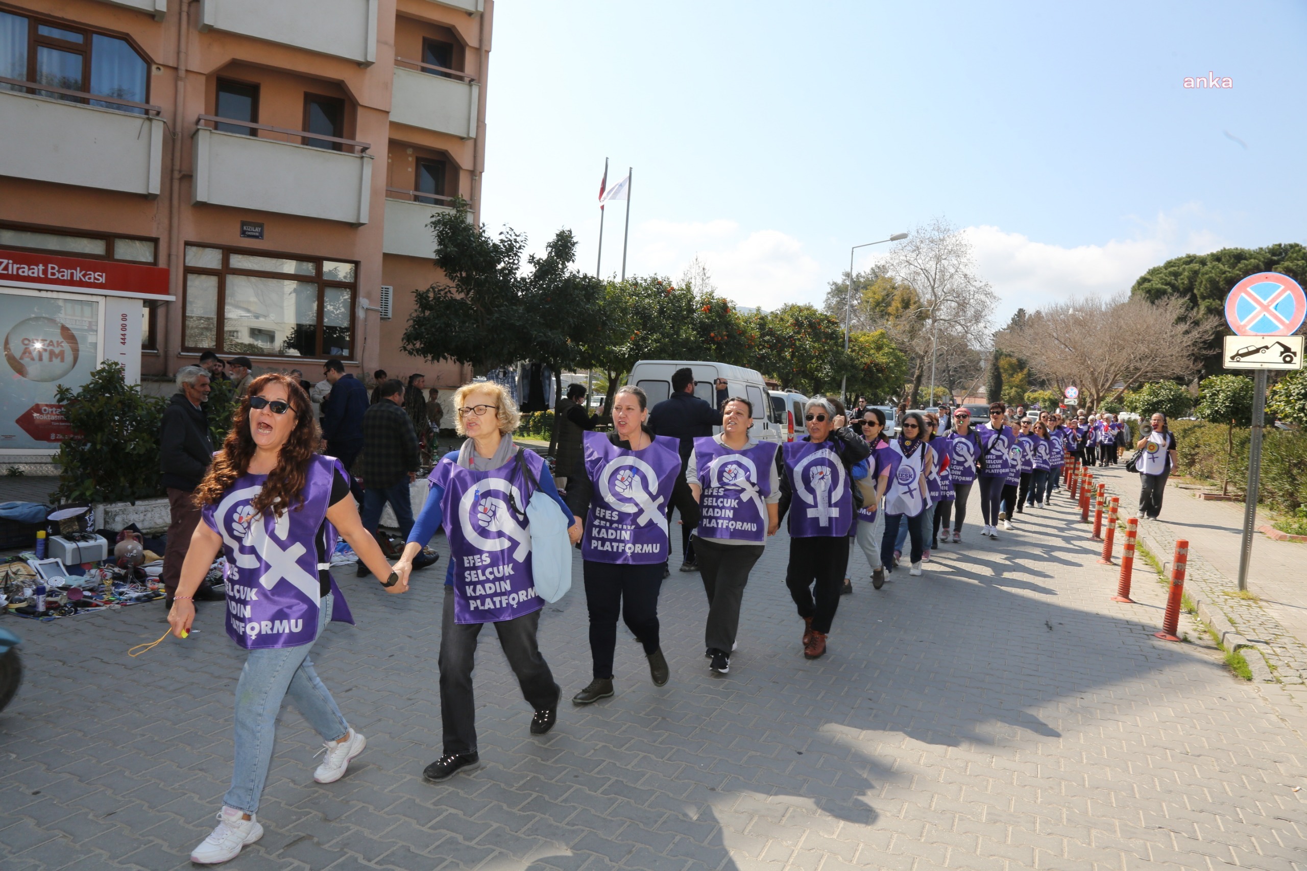 Kadınlar, Efes Selçuk sokaklarında zincir oluşturdu