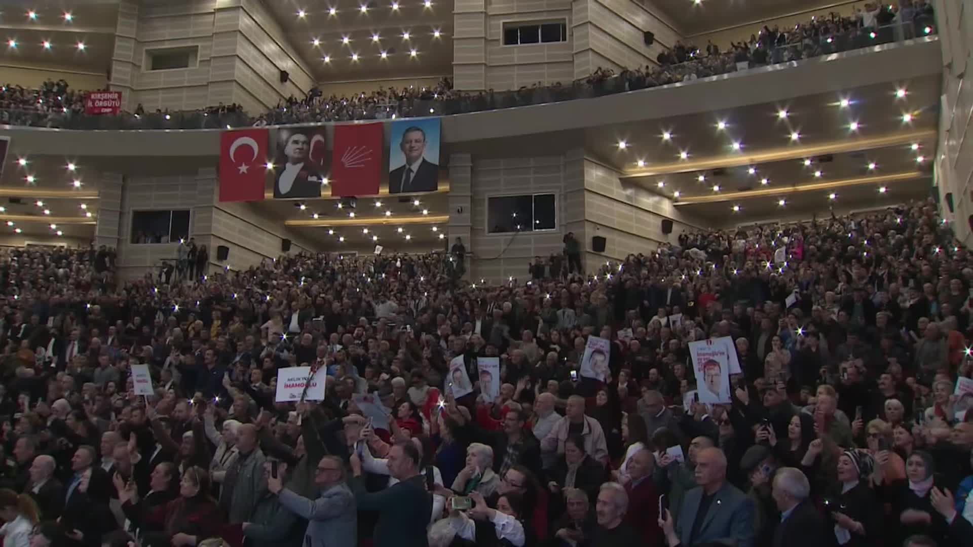 İmamoğlu ön seçim çalışmaları için Kayseri'de... "Memleketin bereketini kaçıranları önümüzdeki seçim evine göndereceğiz, seçim sandığı milletin önüne bereketiyle gelecek"