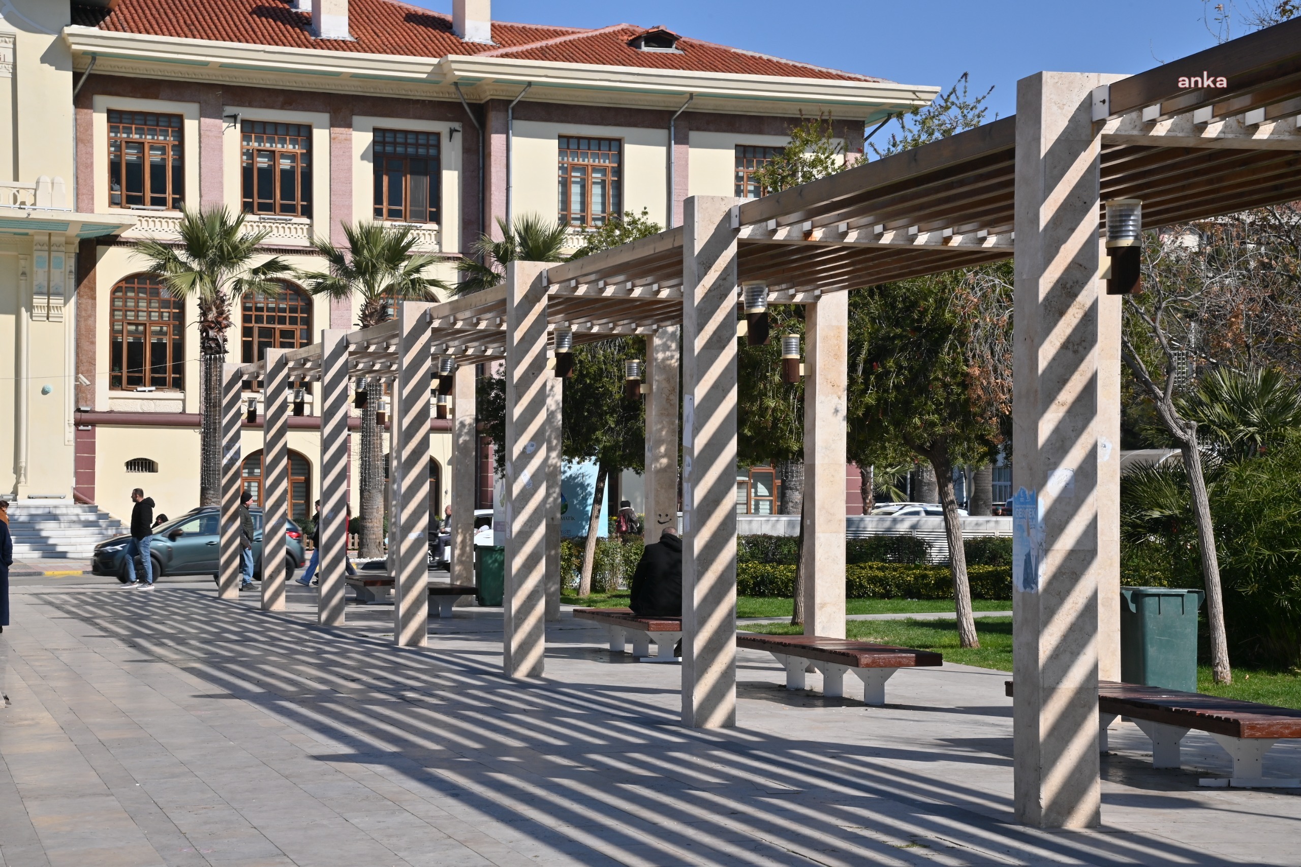Manisa Büyükşehir Belediyesi, parklarda başlattığı bakım ve onarım çalışmalarını sürdürüyor