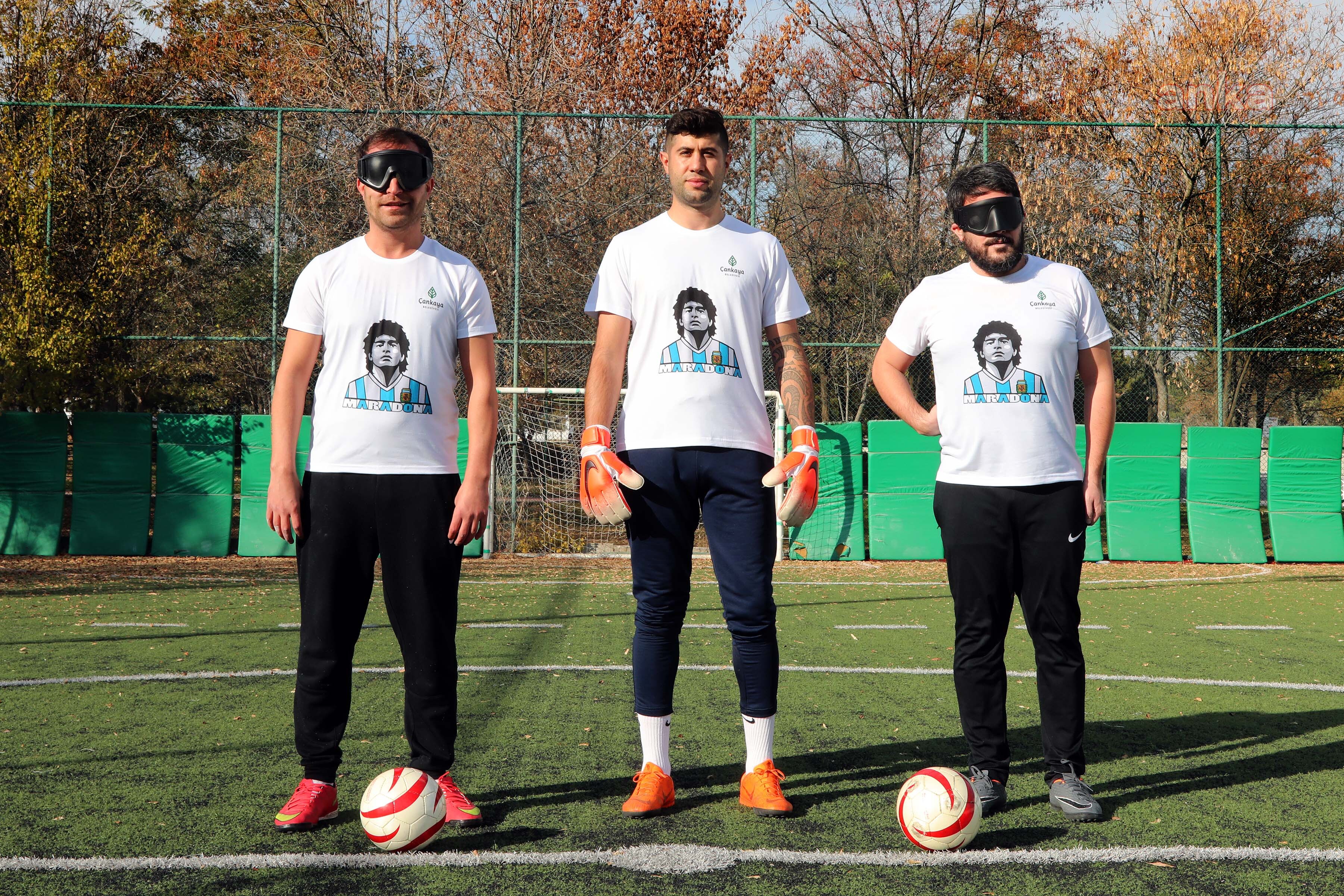 ÇANKAYA'DA ENGELLİ SPORCULAR MESAJLARINI MARADONA’LI FORMAYLA VERDİLER