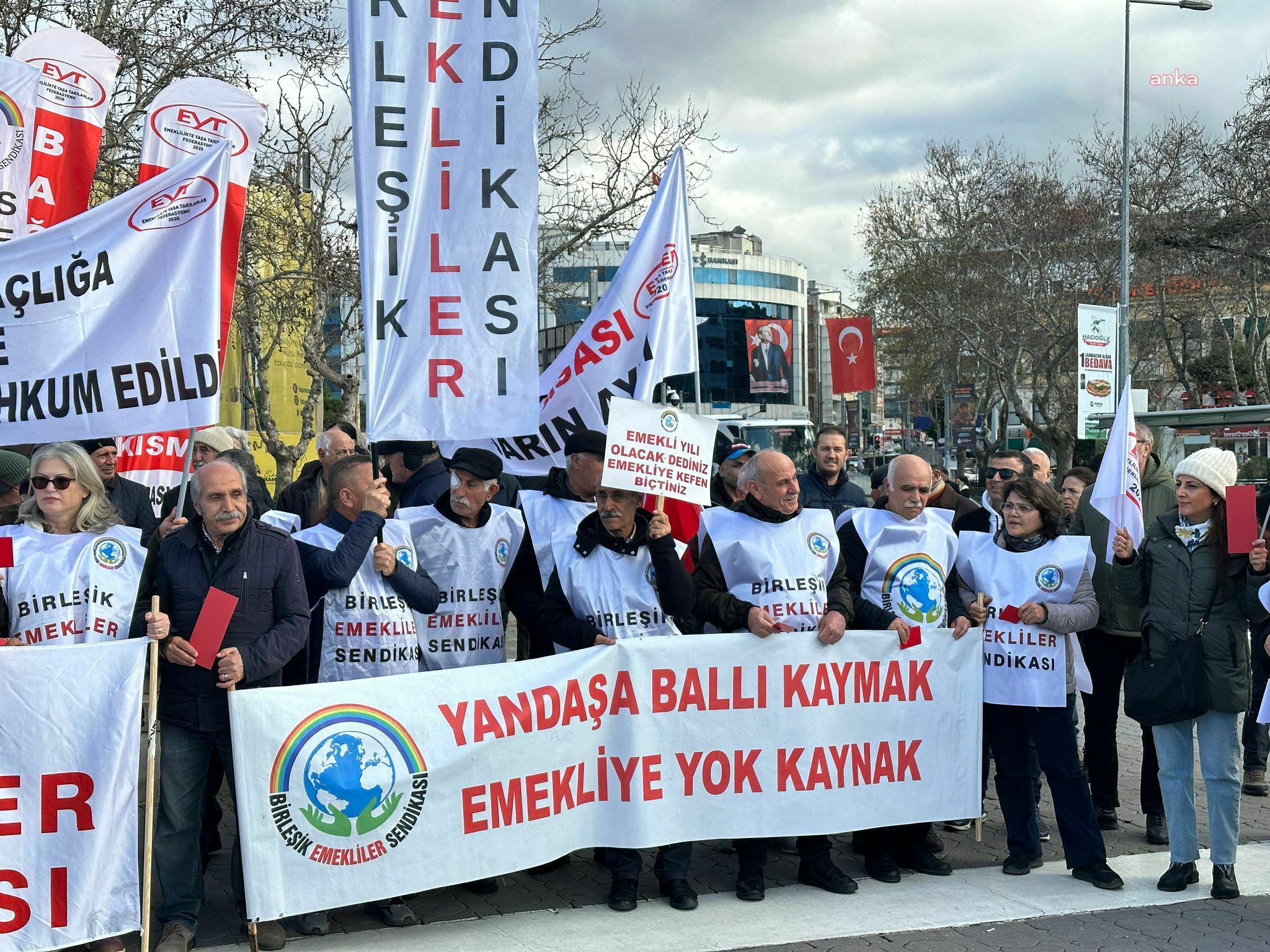 Birleşik Emekliler Sendikası'ndan bayram ikramiyesi açıklaması: "Emekliyi sizin belirlediğiniz politikalar yoksullaştırdı"