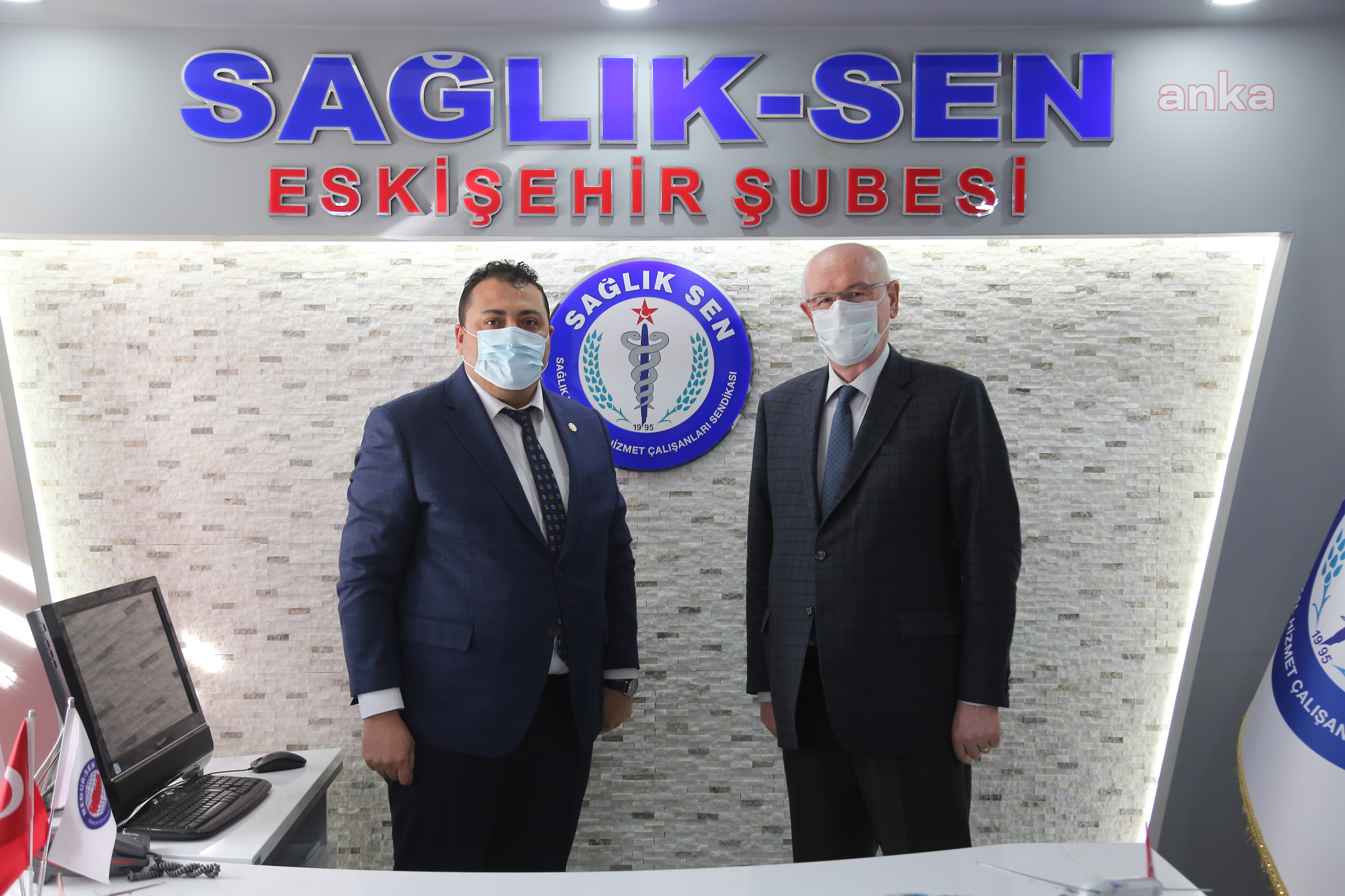 ODUNPAZARI BELEDİYE BAŞKAN KURT'TAN SAĞLIK EMEKÇİLERİNE TEŞEKKÜR ZİYARETİ