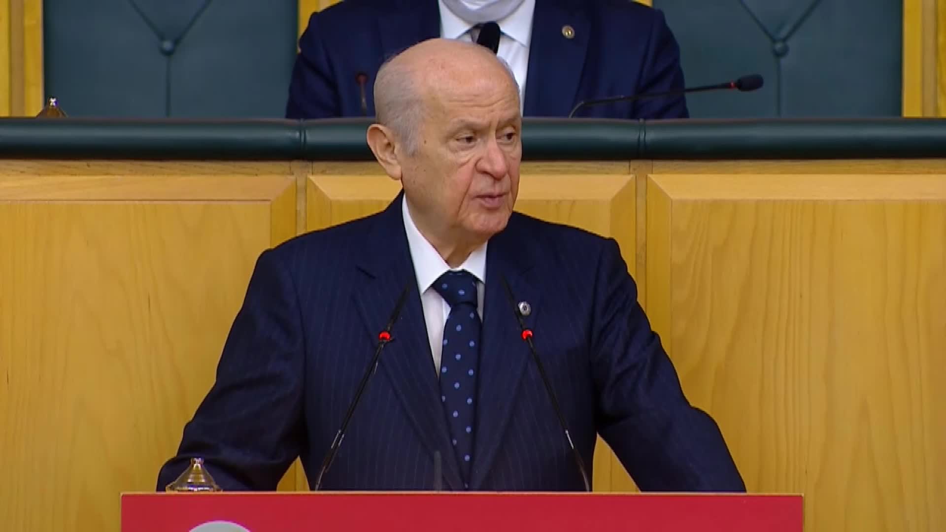 BAHÇELİ: KADINLAR BAZEN SIRTIMIZDAKİ MERHAMET PIŞPIŞI, BAZEN HAKİKATLERİ ARAYANLAR İÇİN BİR DENİZ FENERİDİR