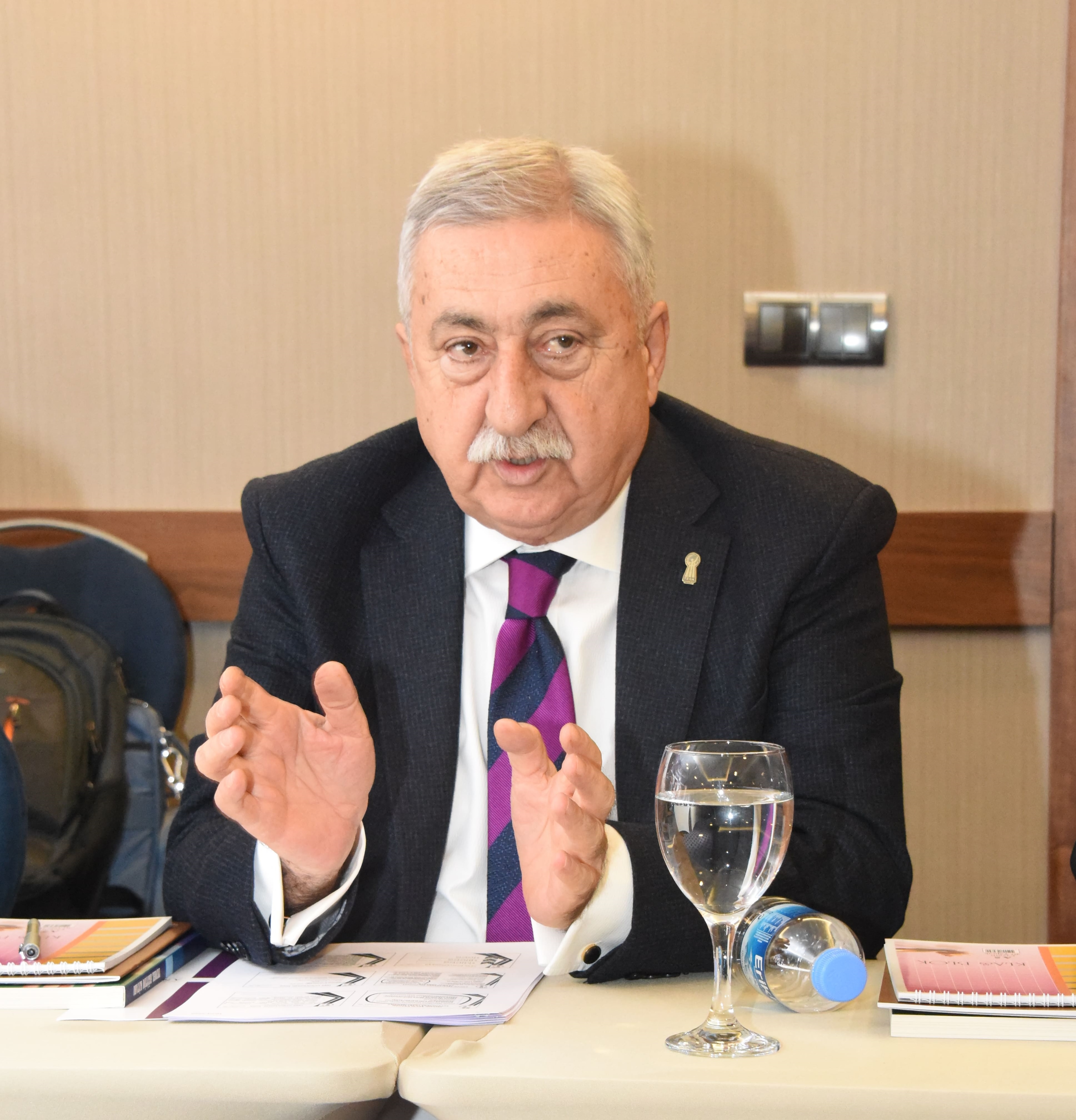 TESK BAŞKANI PALANDÖKEN "ESNAFA KARŞILIKSIZ NAKDİ DESTEK, ÇALIŞANA ASGARİ ÜCRET SEVİYESİNDE İŞSİZLİK MAAŞI" İSTEDİ