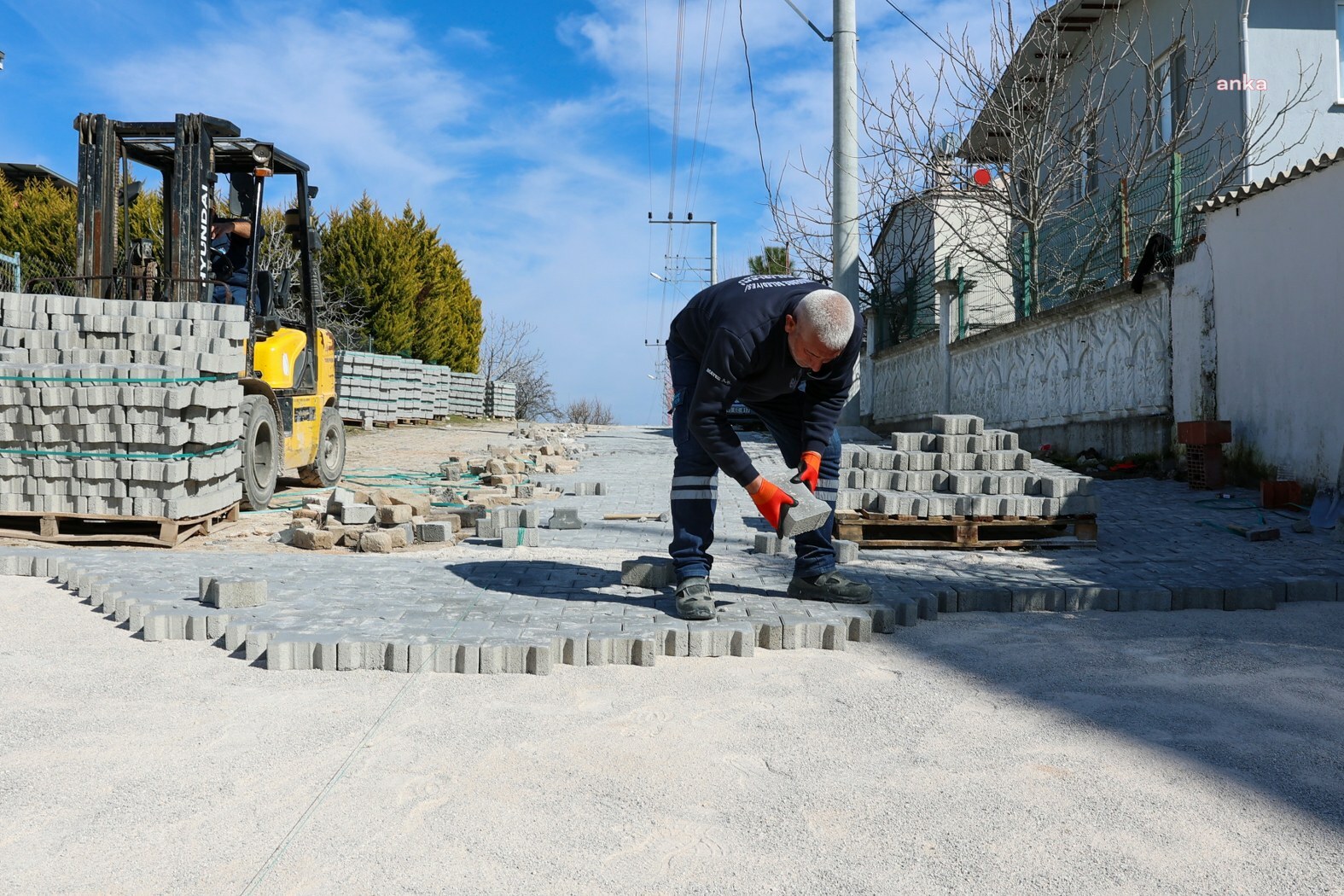 Yunusemre Belediyesi'nden Osmancalı Mahallesi'nde yol çalışması