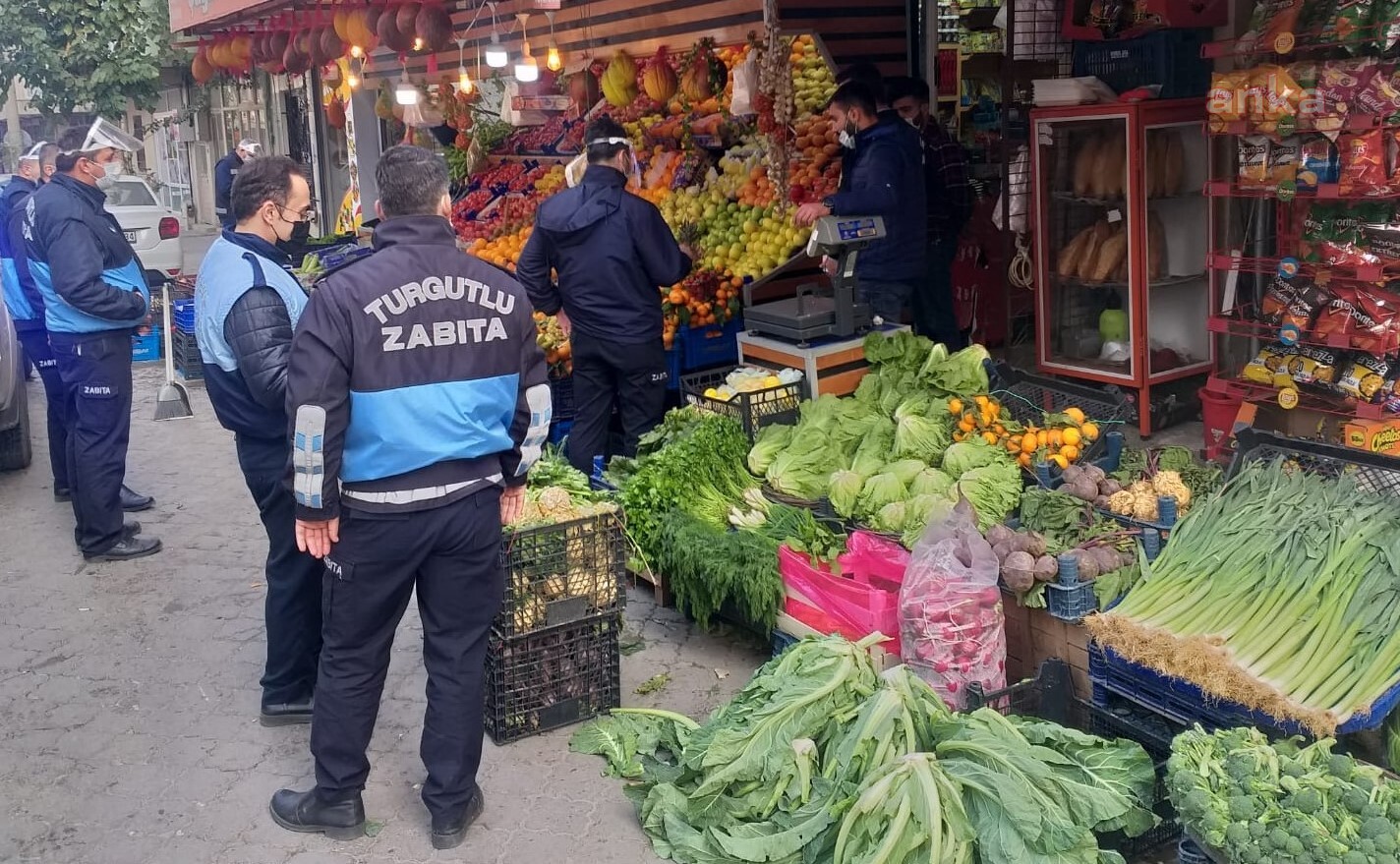 TURGUTLU'DA KALDIRIM İŞGALİ VE SEYYARA YÖNELİK DENETİMLER SÜRÜYOR