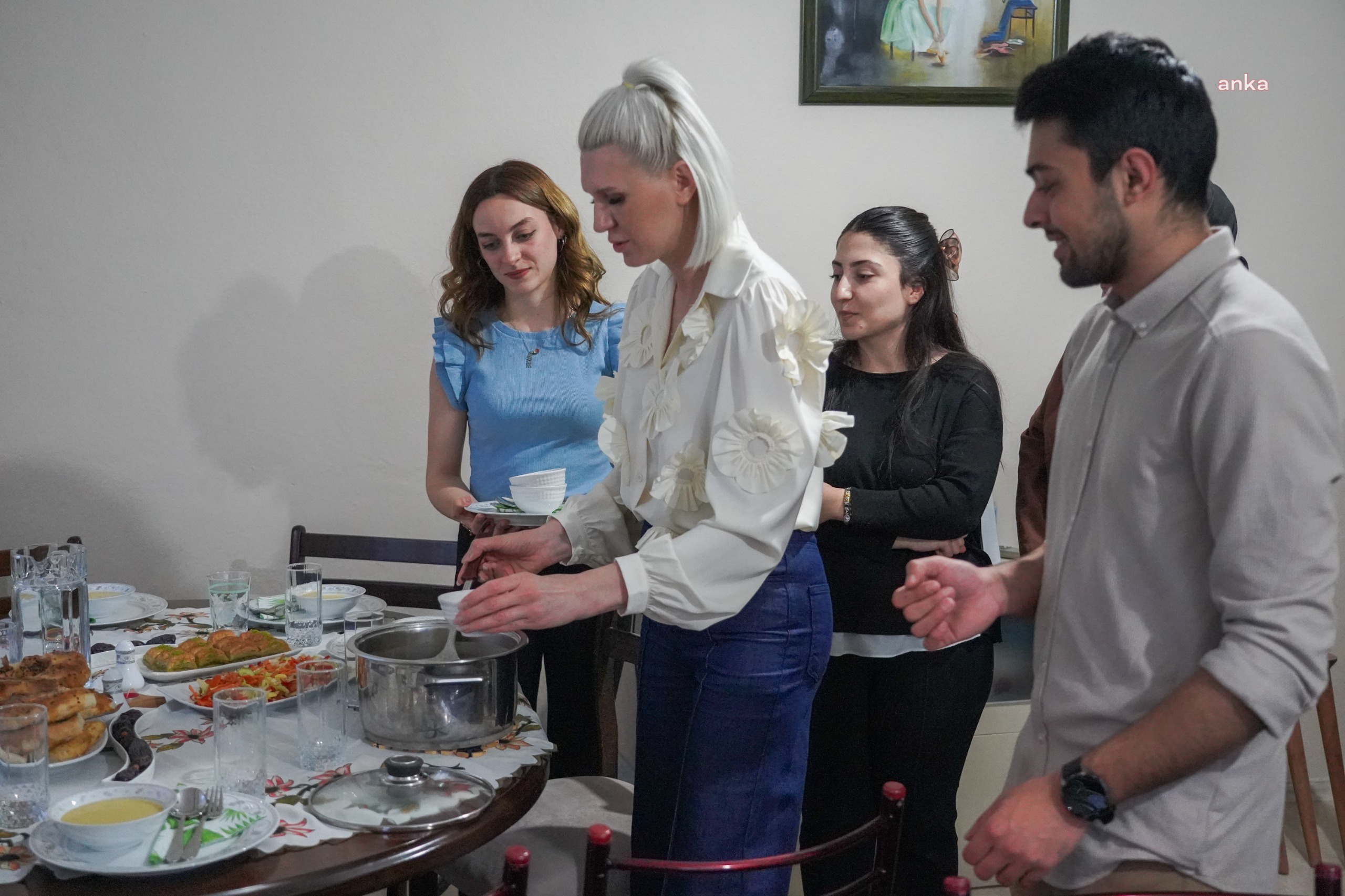 Bilecik Belediye Başkanı Subaşı, üniversite öğrencilerinin evine konuk oldu