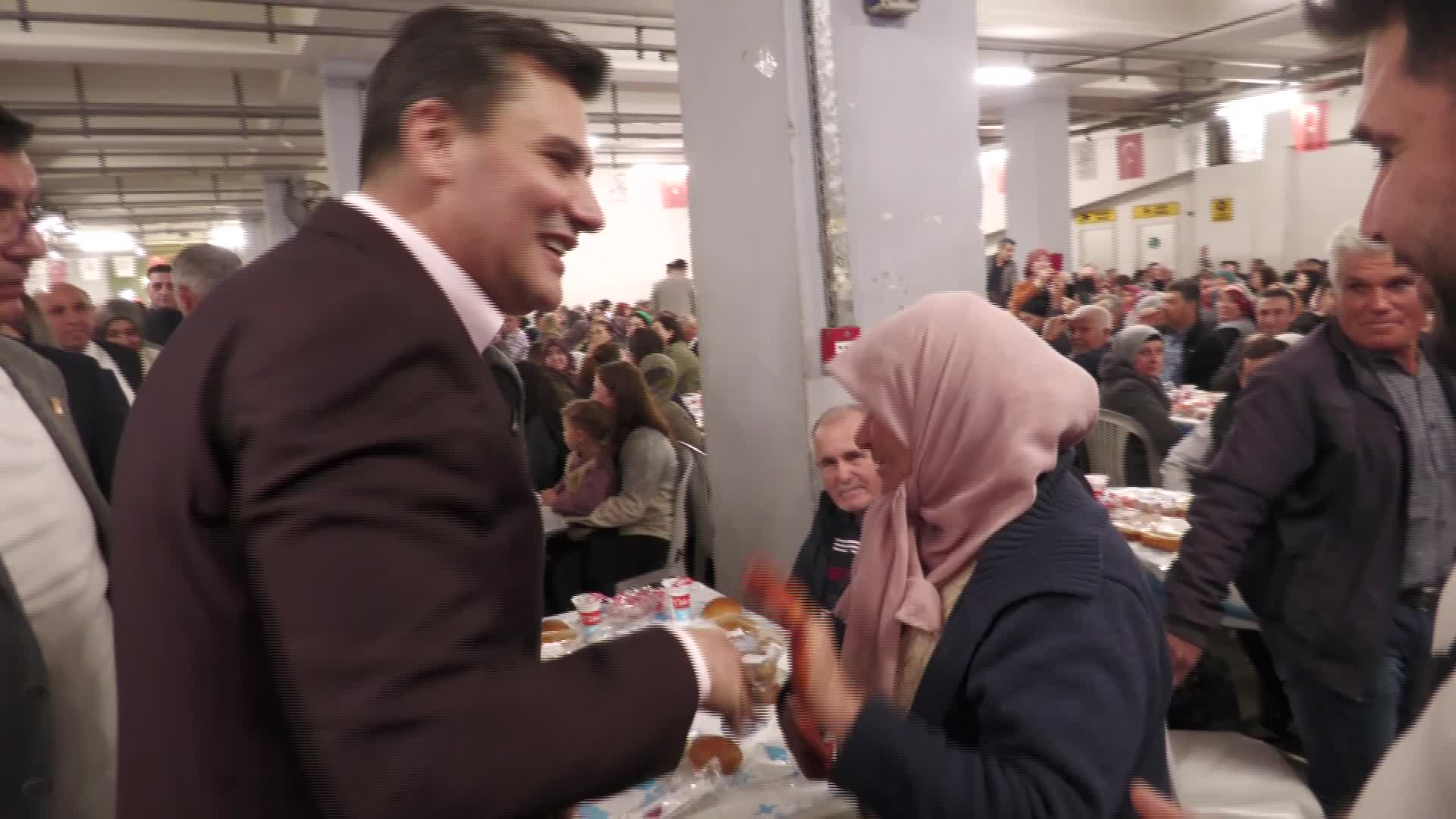 Manisa Büyükşehir Belediye Başkanı Zeyrek, Sarıgöllüler ile iftarda bir araya geldi