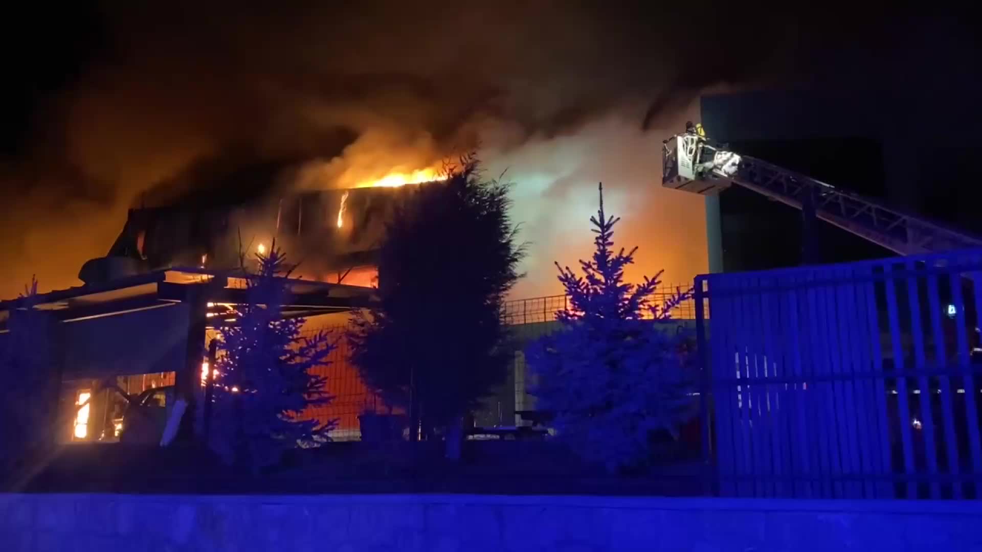 Çorum OSB'de fabrika yangını: Dört kişi dumandan etkilendi