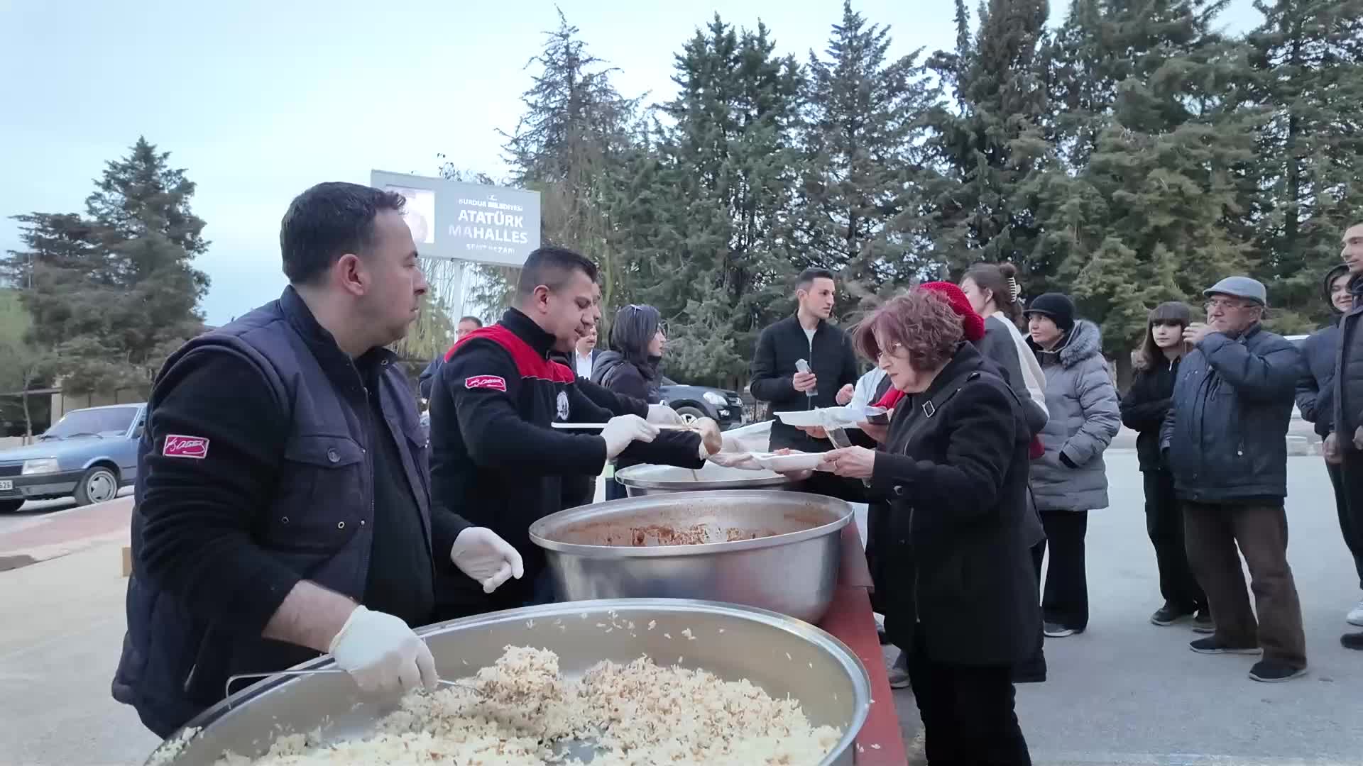 Burdur Belediyesi'nin Gönül Sofrası vatandaşları bir araya getirmeye devam ediyor