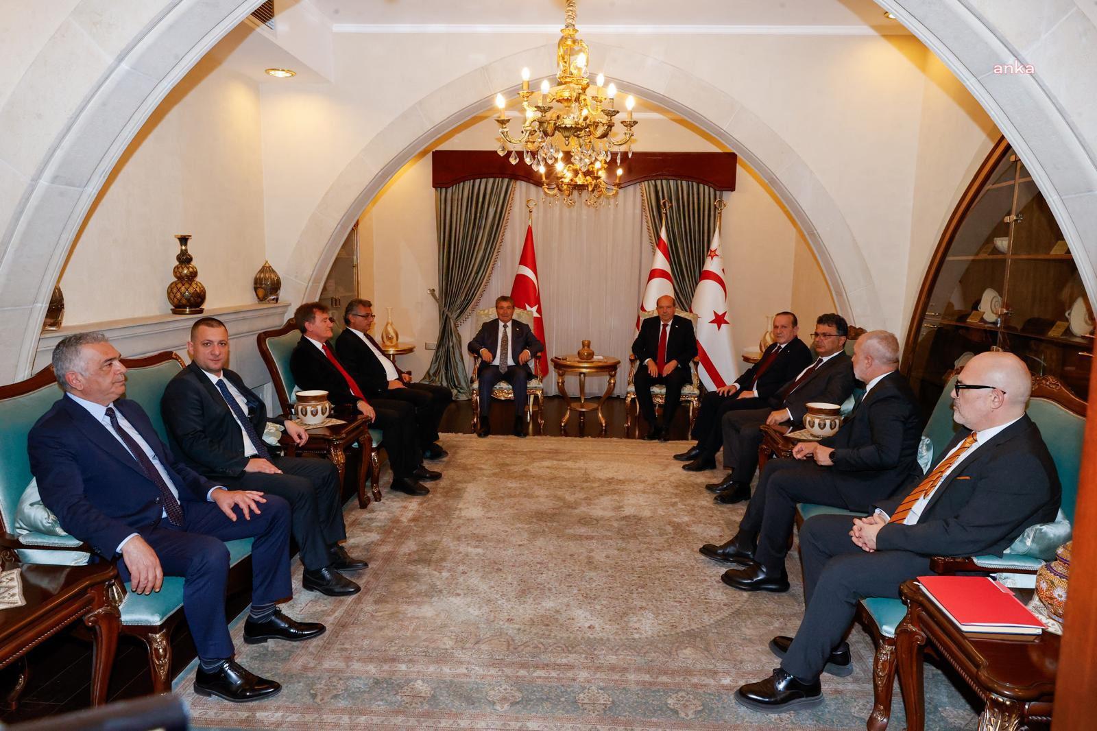 KKTC Cumhurbaşkanı Tatar, Cenevre'deki Kıbrıs konulu toplantı öncesinde siyasi partilerle bir araya geldi