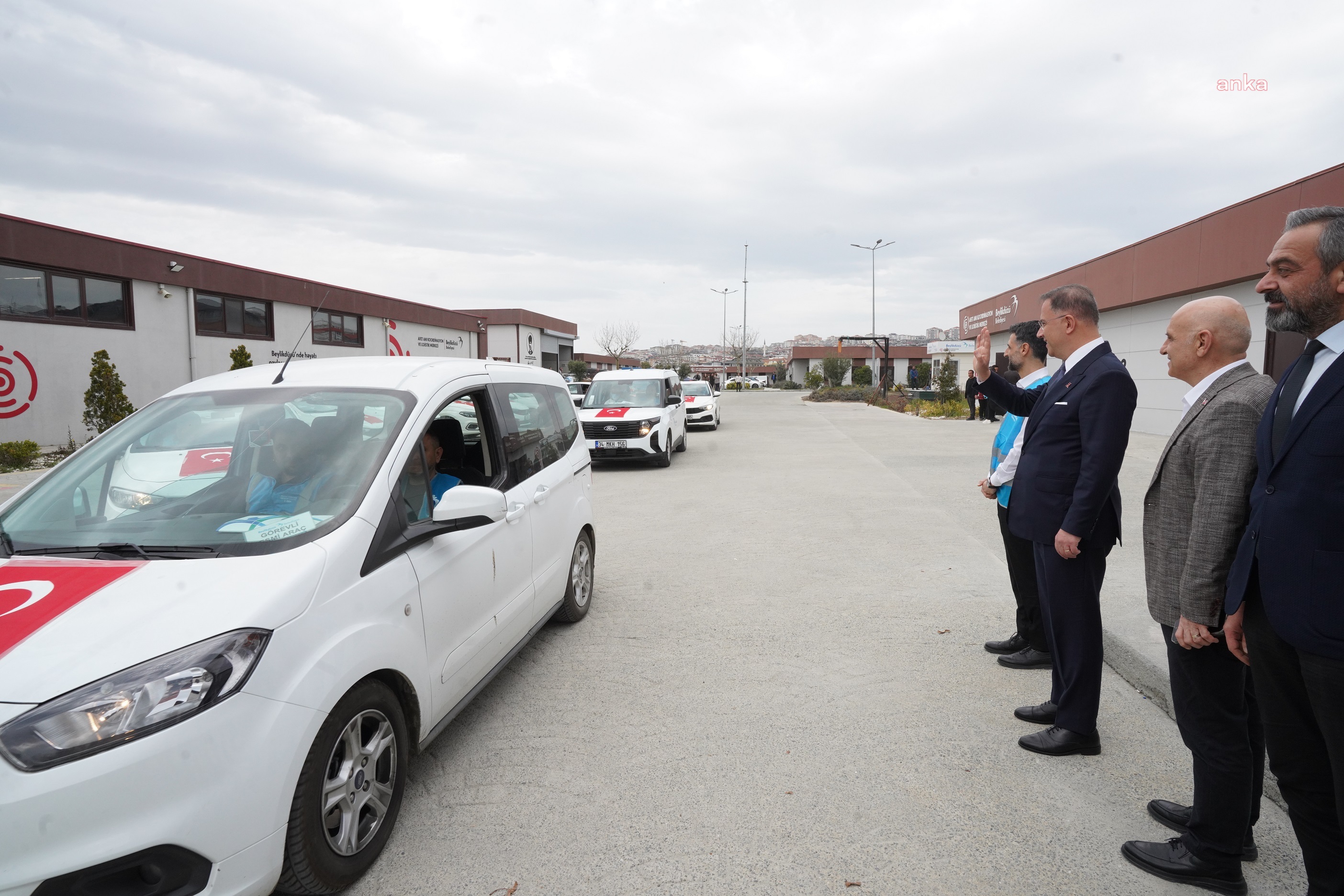 Beylikdüzü Belediyesi'nden İhtiyaç sahibi ailelere 5 bin koli gıda ve erzak desteği
