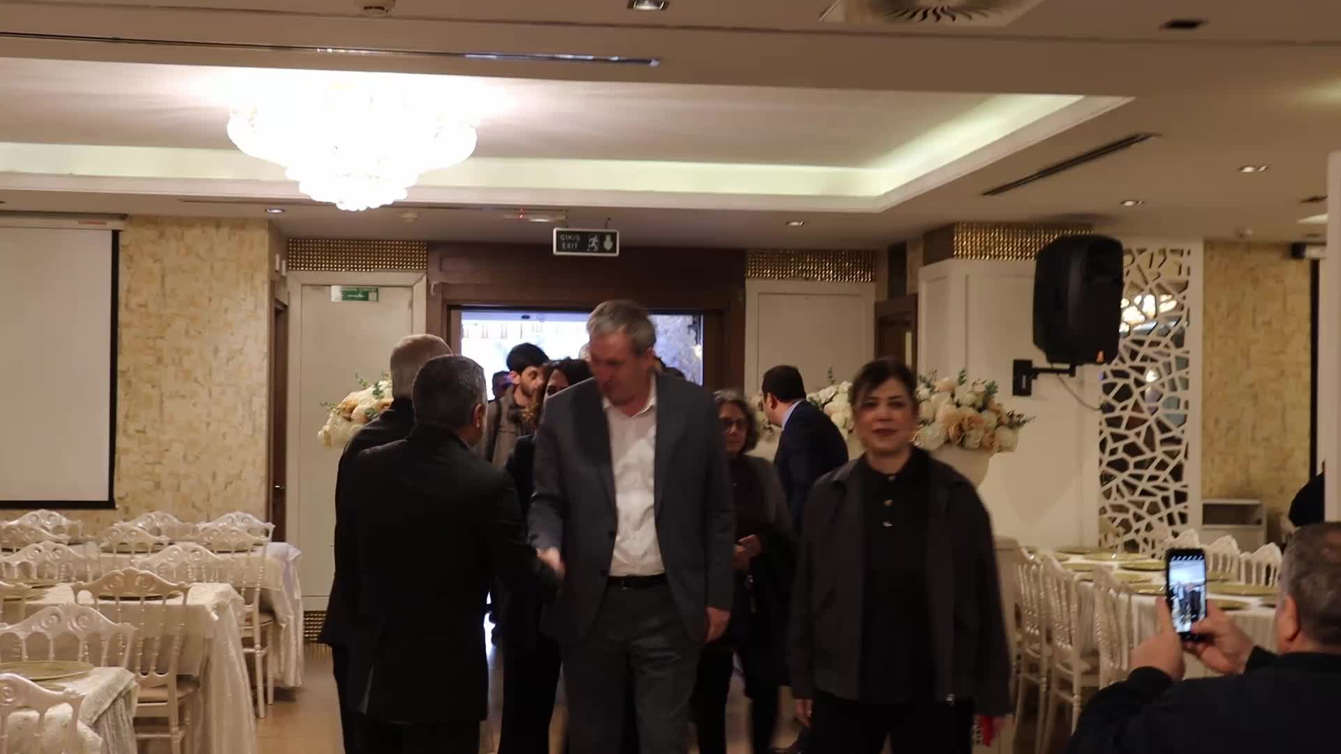 DEM Parti Eş Genel Başkanı Tuncer Bakırhan: "Sayın Öcalan, 100 yıllık bu inkârcı sistemi de feshediyor"