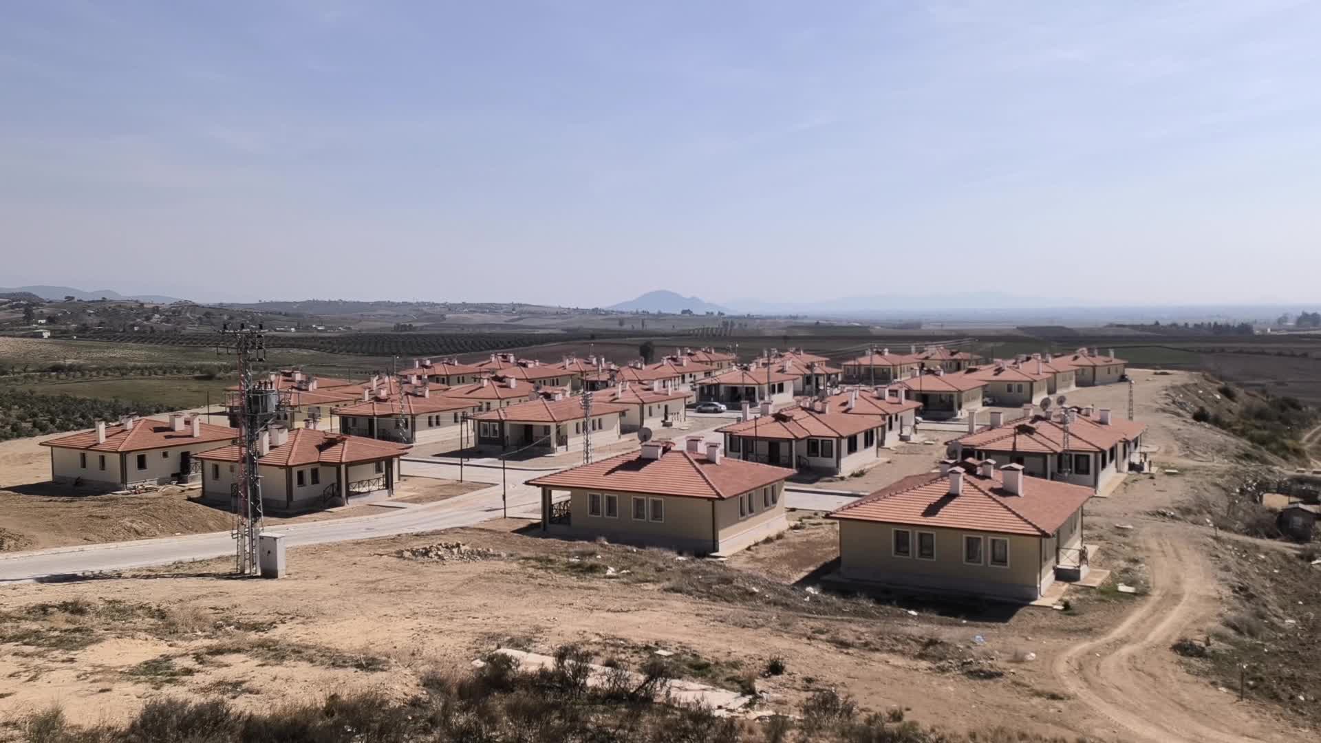 Suları akmayan Kadirlili depremzede: "Rahat ederiz diye buraya geldik maalesef bu sefer de su mağdurluğu yaşıyoruz"