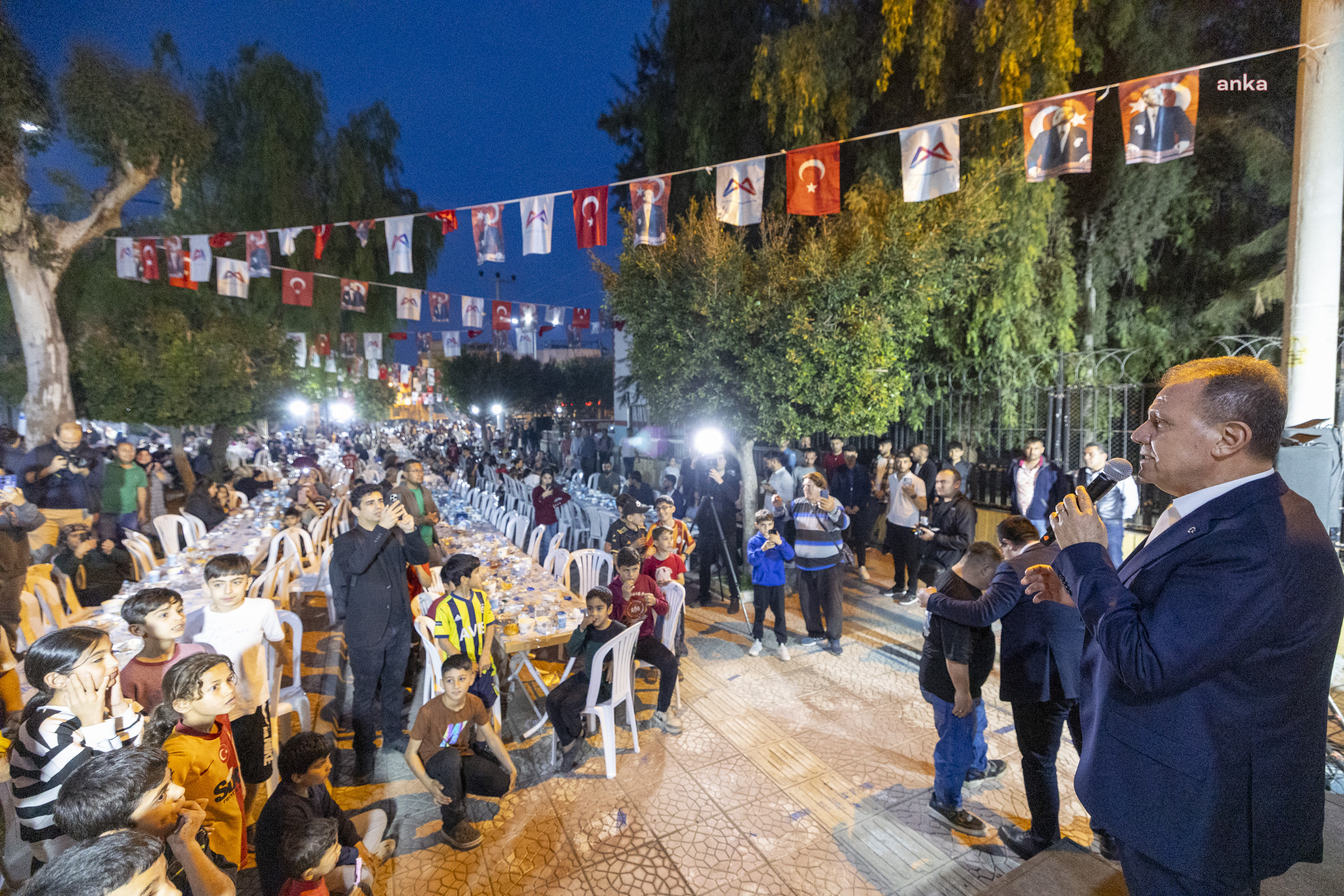 Mersin Büyükşehir Belediye Başkanı Seçer, Çilek Mahallesi’nde vatandaşlar ile bir araya geldi