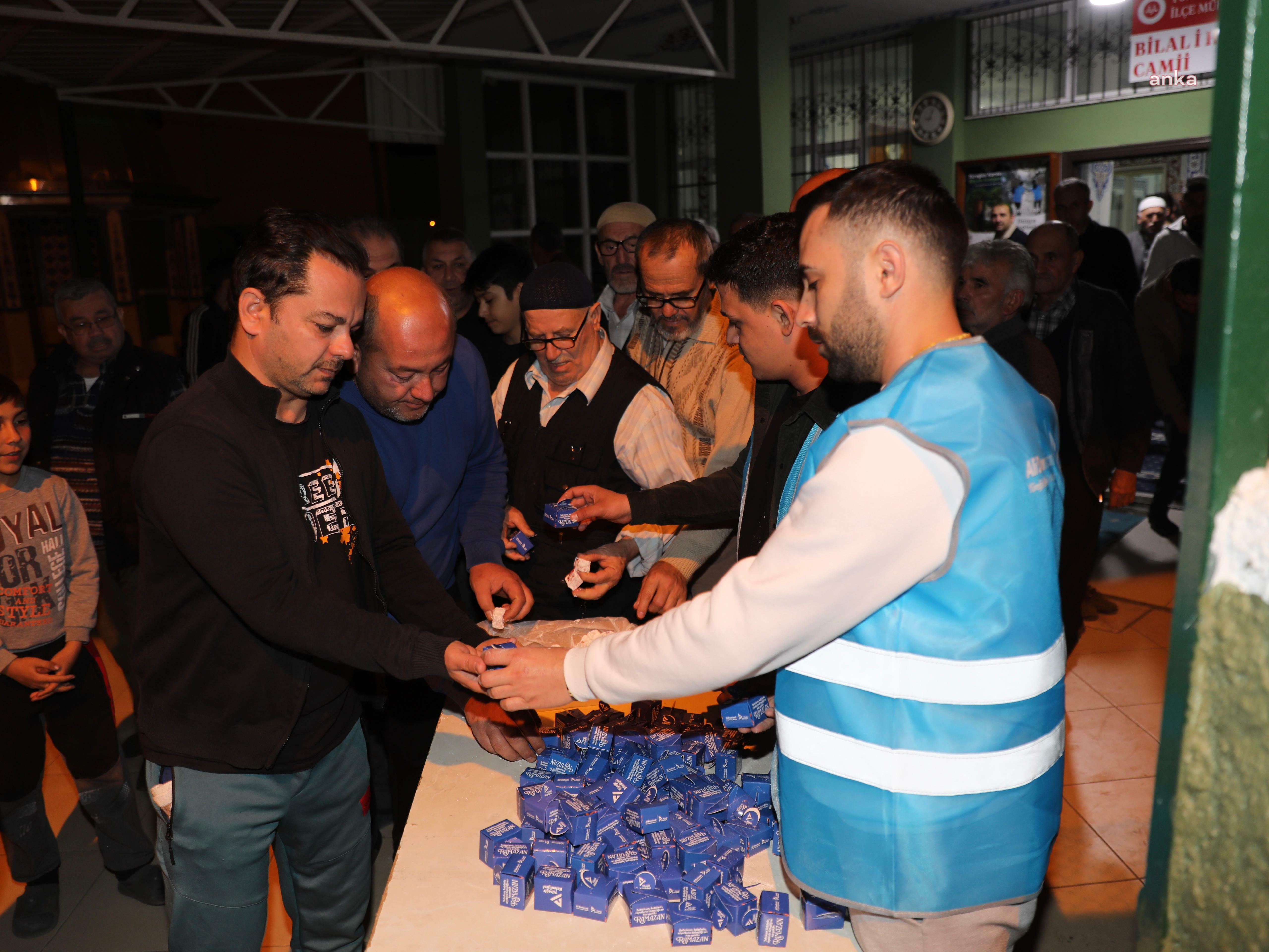 Yüreğir Belediyesi'nden teravih namazı sonrası lokma ikramı