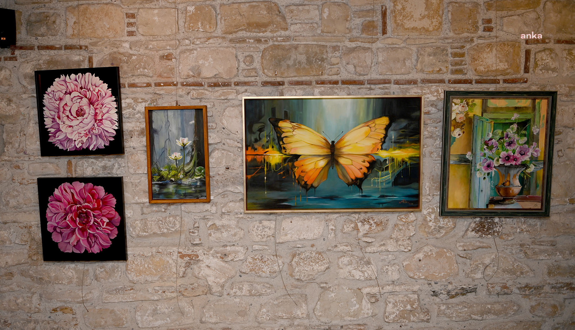 Kuşadası Belediyesi İbramaki Sanat Galerisi, "Derin Dokunuşlar" resim sergisine ev sahipliği yapıyor