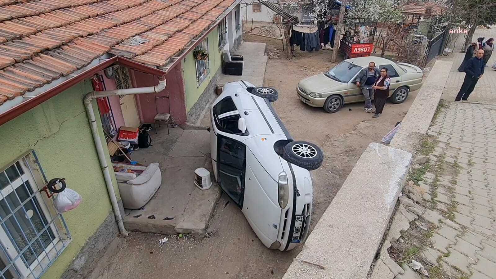 Kırıkkale’de otomobil evin avlusuna devrildi