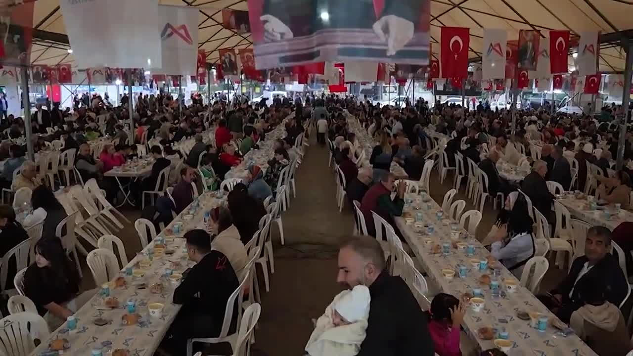 Mersin Büyükşehir Belediye Başkanı Seçer, Mezitli’de iftar yaptı