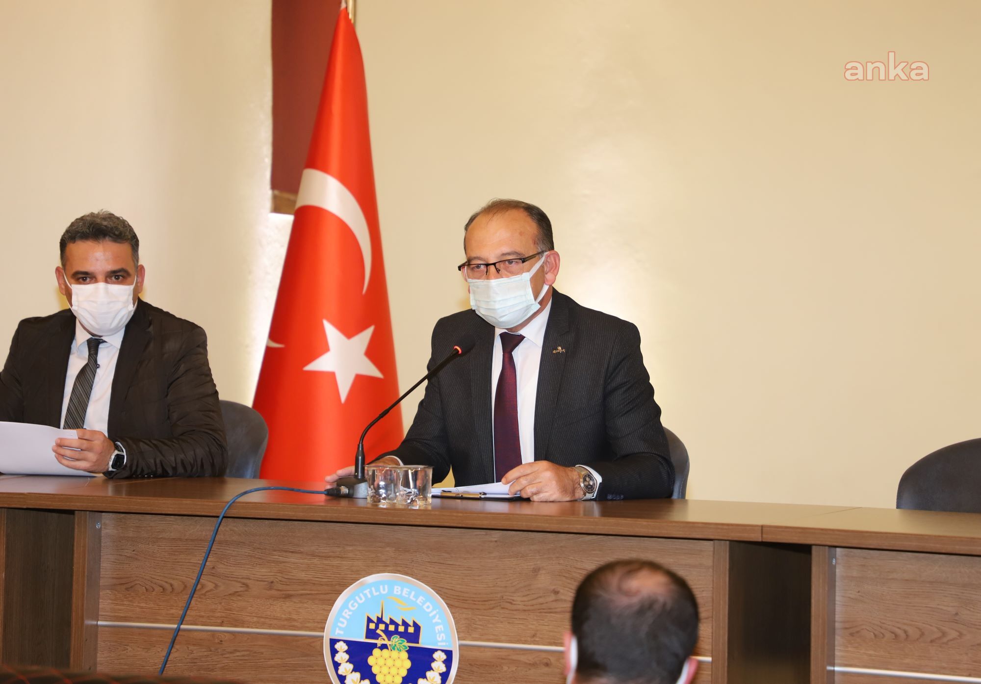 TURGUTLU BELEDİYESİNE AİT 98 İŞ YERİNDEN KAPALI OLDUKLARI SÜRECE KİRA ALINMAYACAK